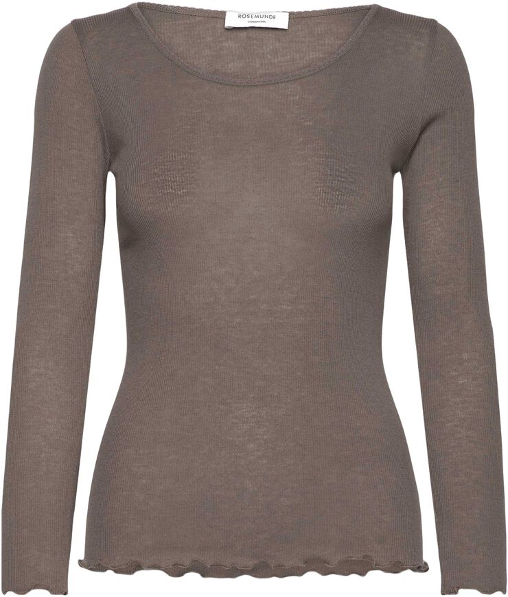 Long sleeve scoop neck