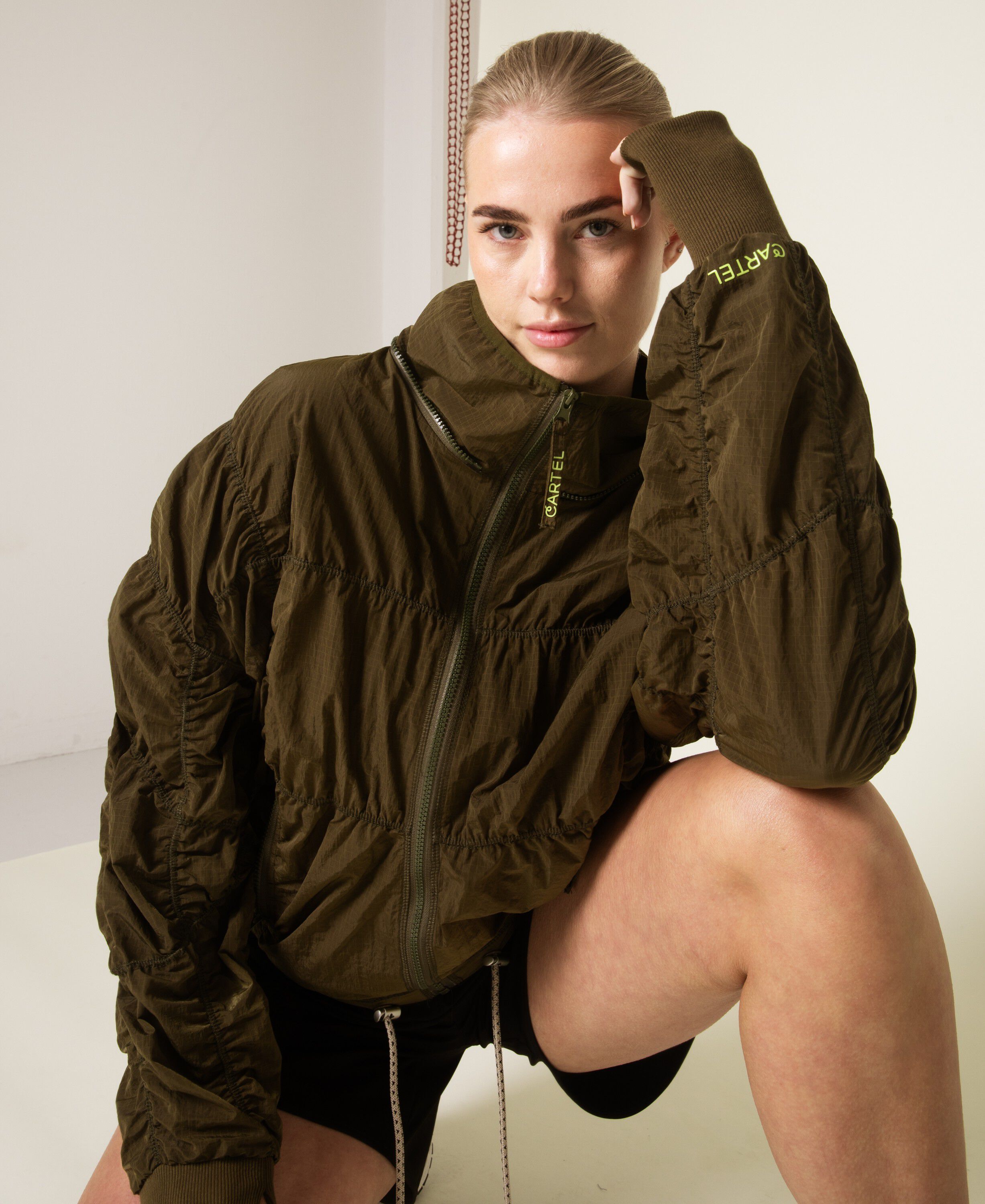 Ridge parachute jakke med aftagelig h&aelig;tte - Moss