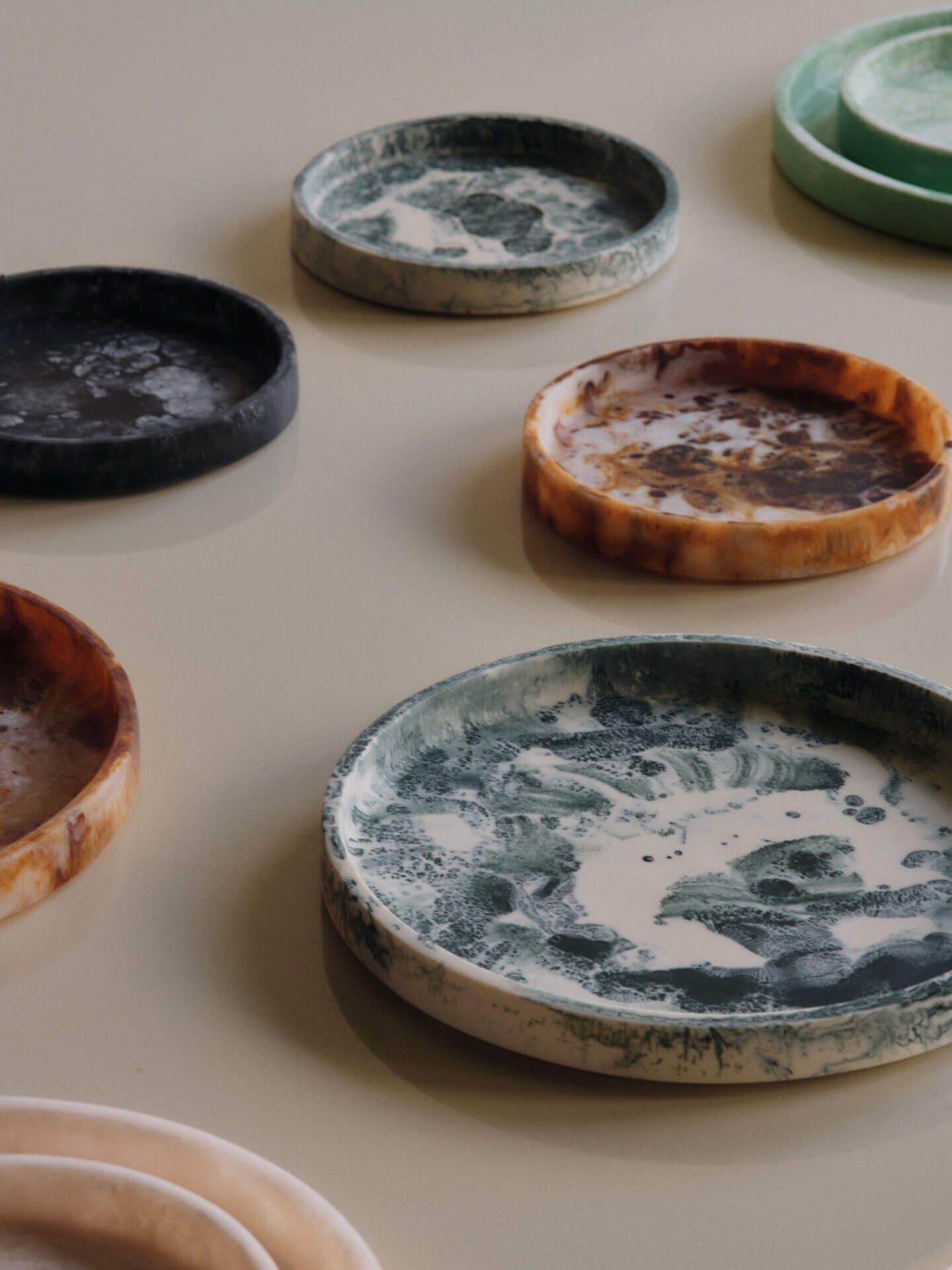 Mist Tray - &Oslash;30 - Emerald Off-white