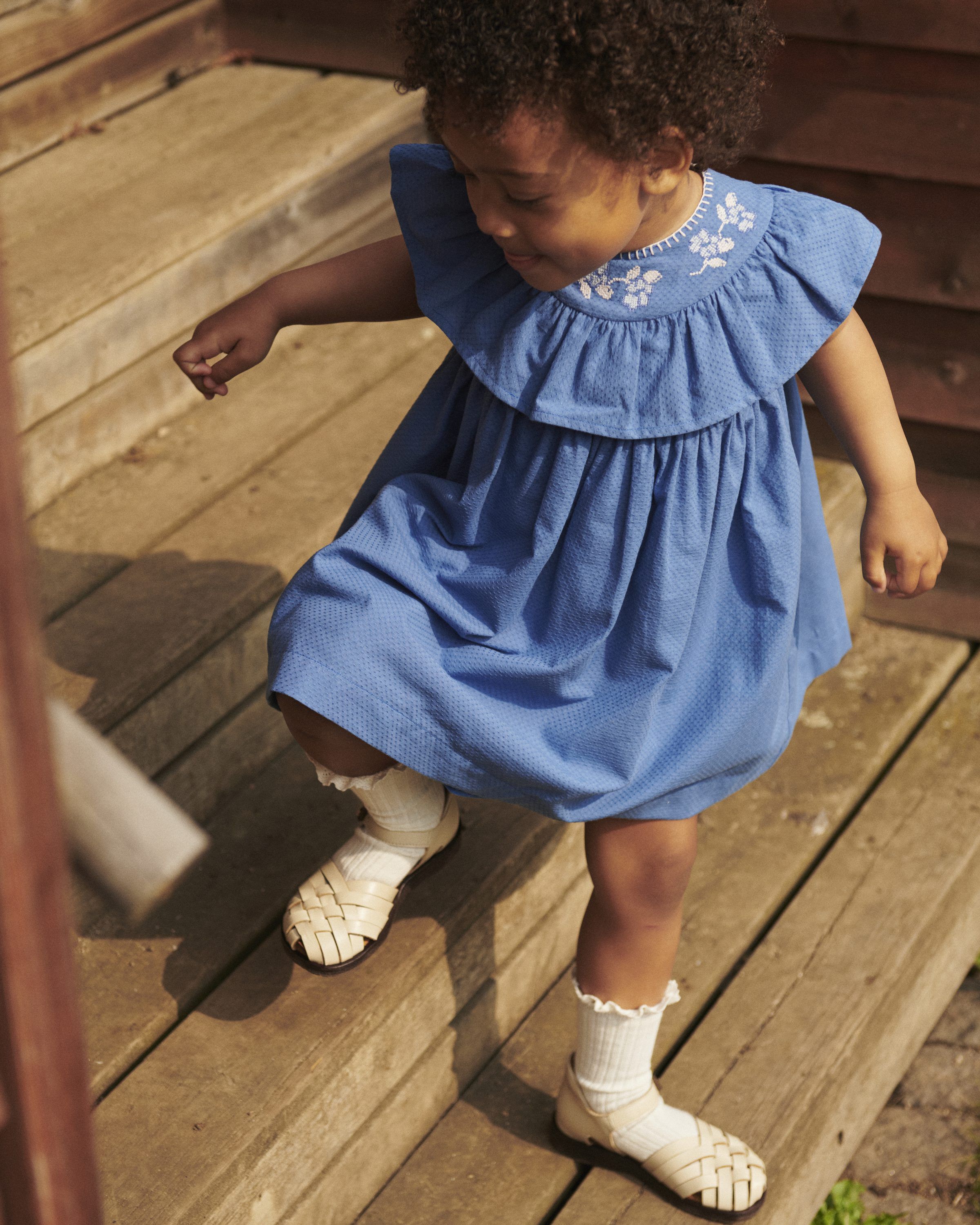 FRILL DRESS W. DECO EDGE