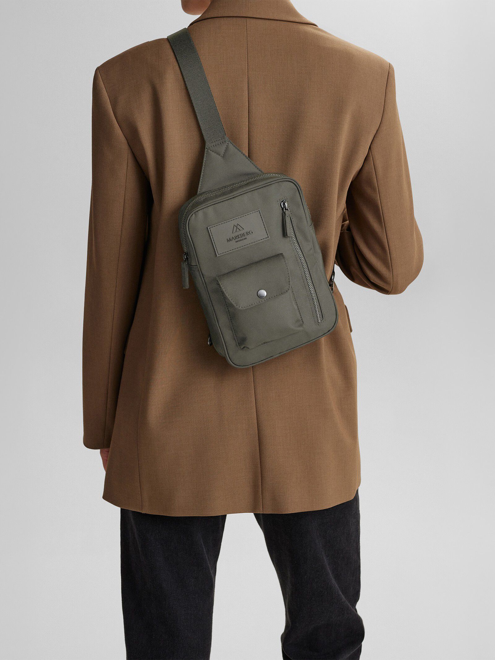 Darlambg One Shoulder. , Mono.