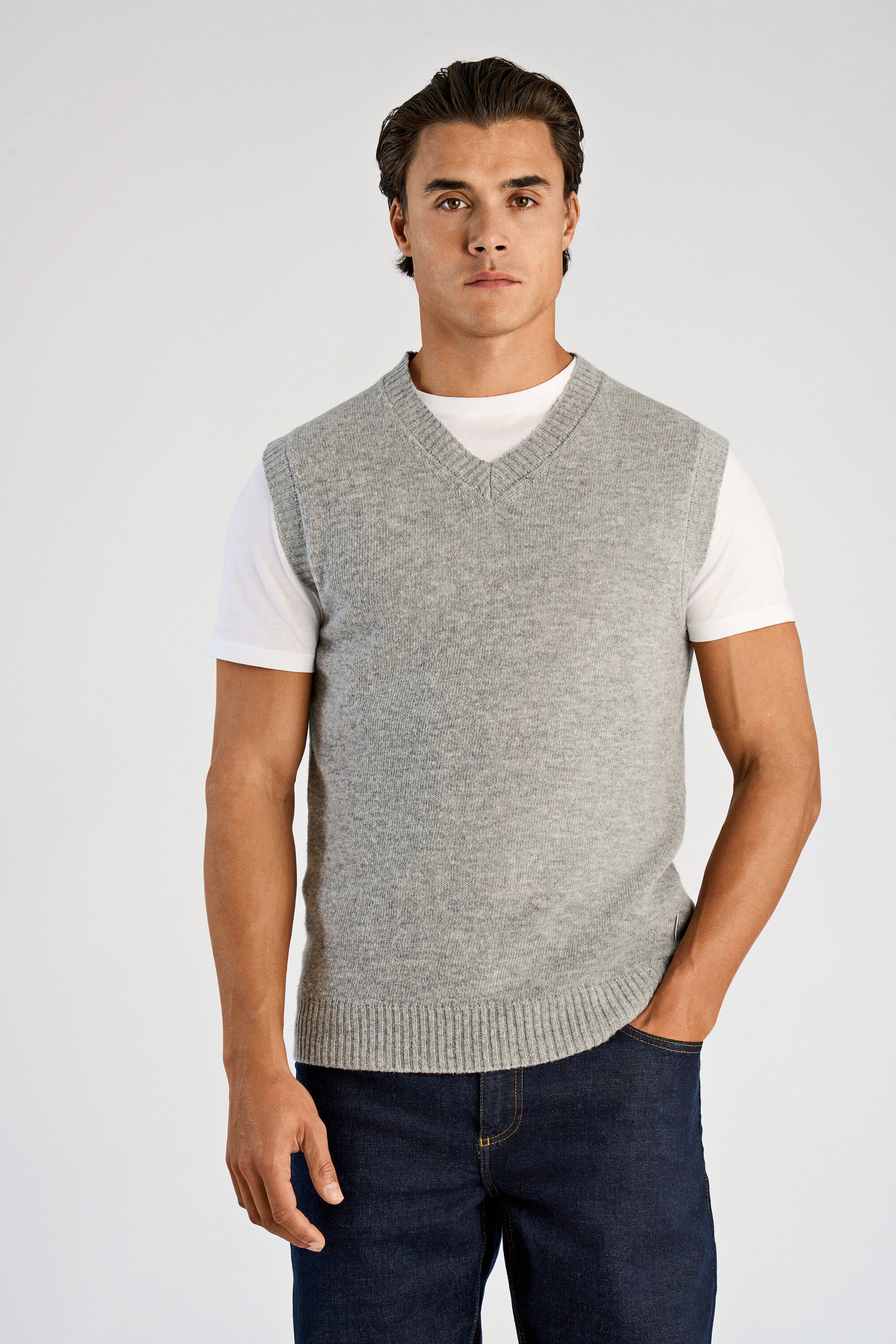 Lambswool v-neck slipover