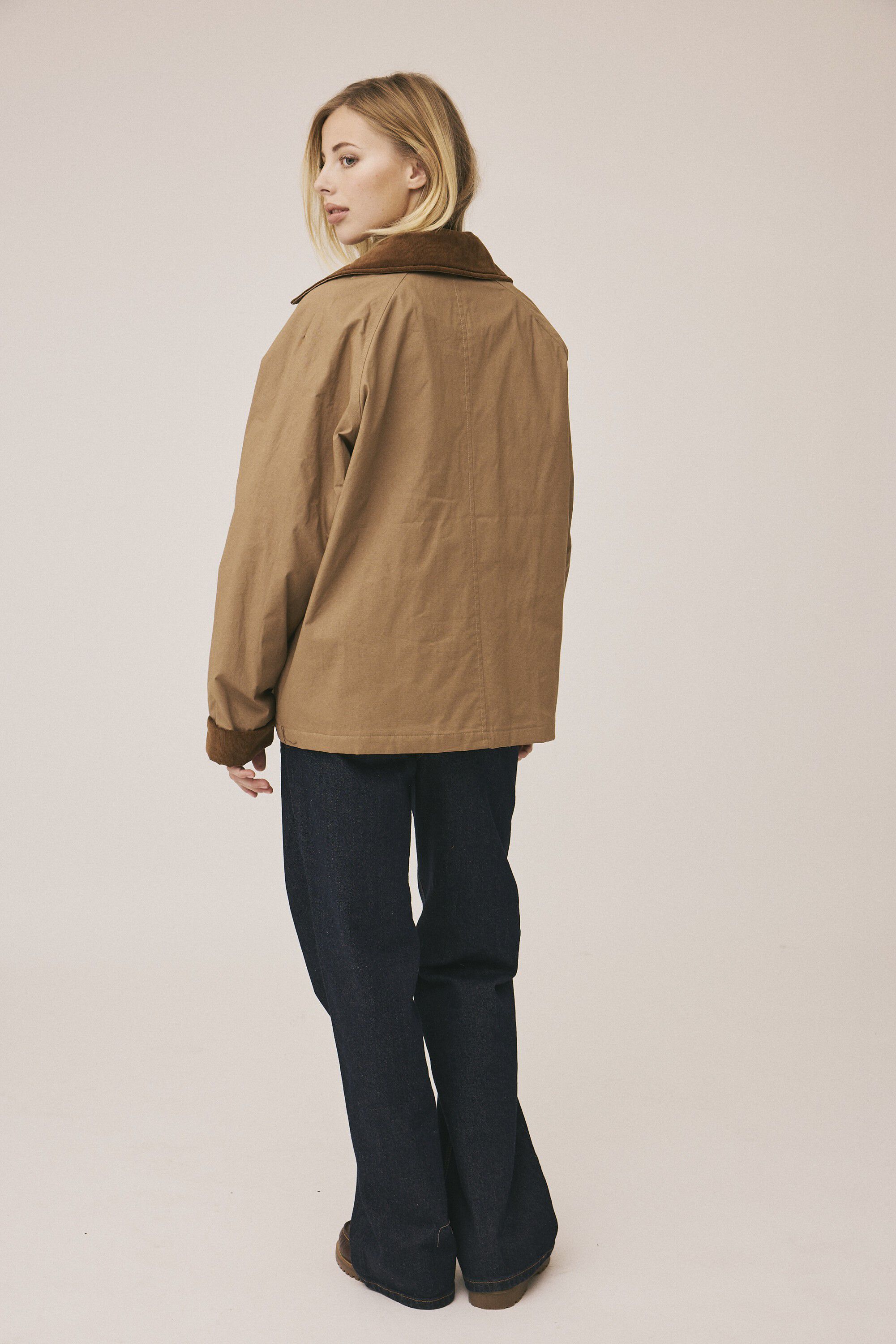 Emmy 4 coated jakke med fl&oslash;jlskanter - GRS