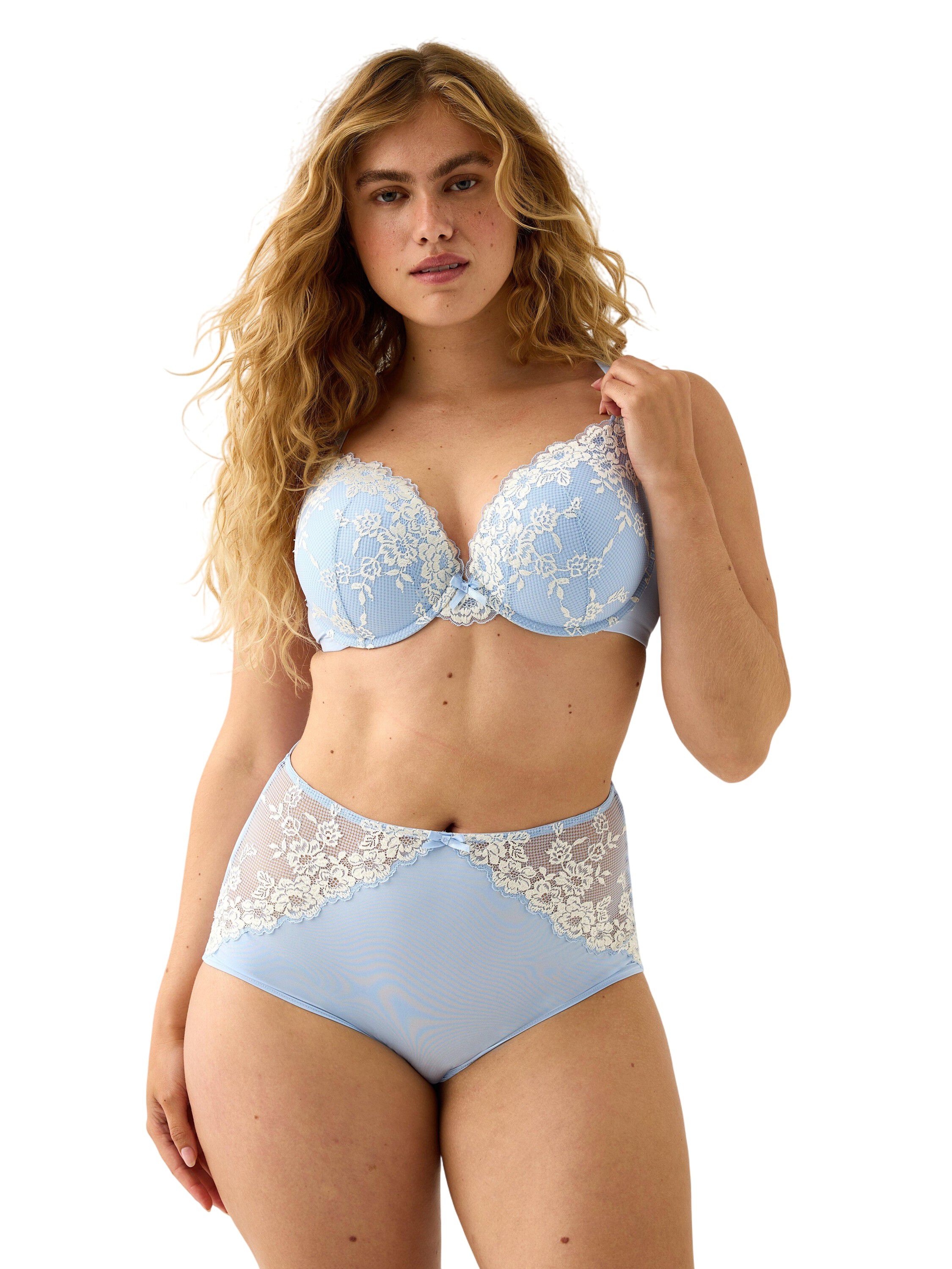 A push-up bra in lace.