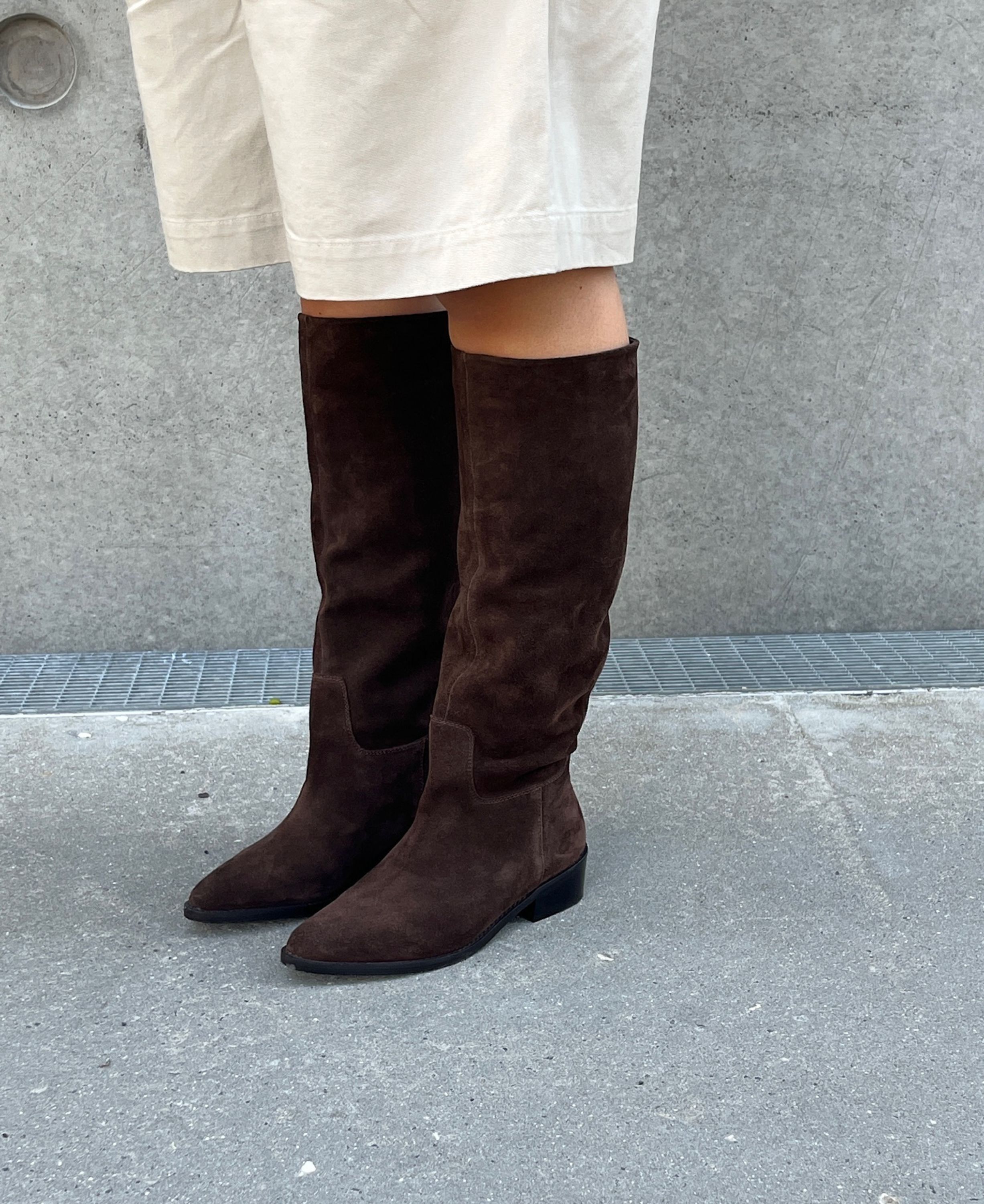 THE NOTE BOOT