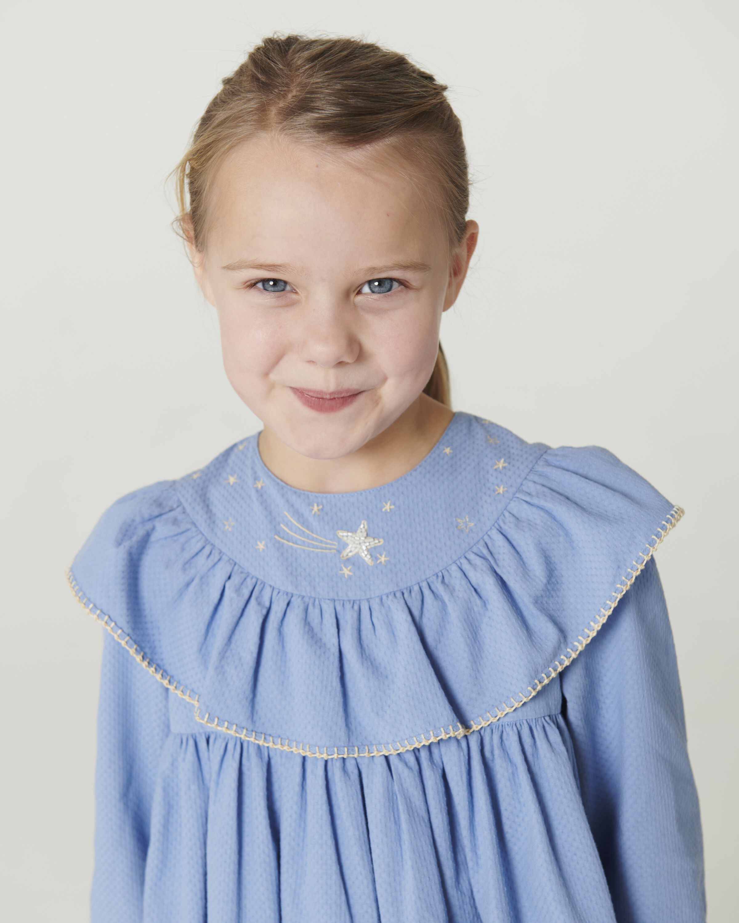 Dress w. Frill & Star Embroidery