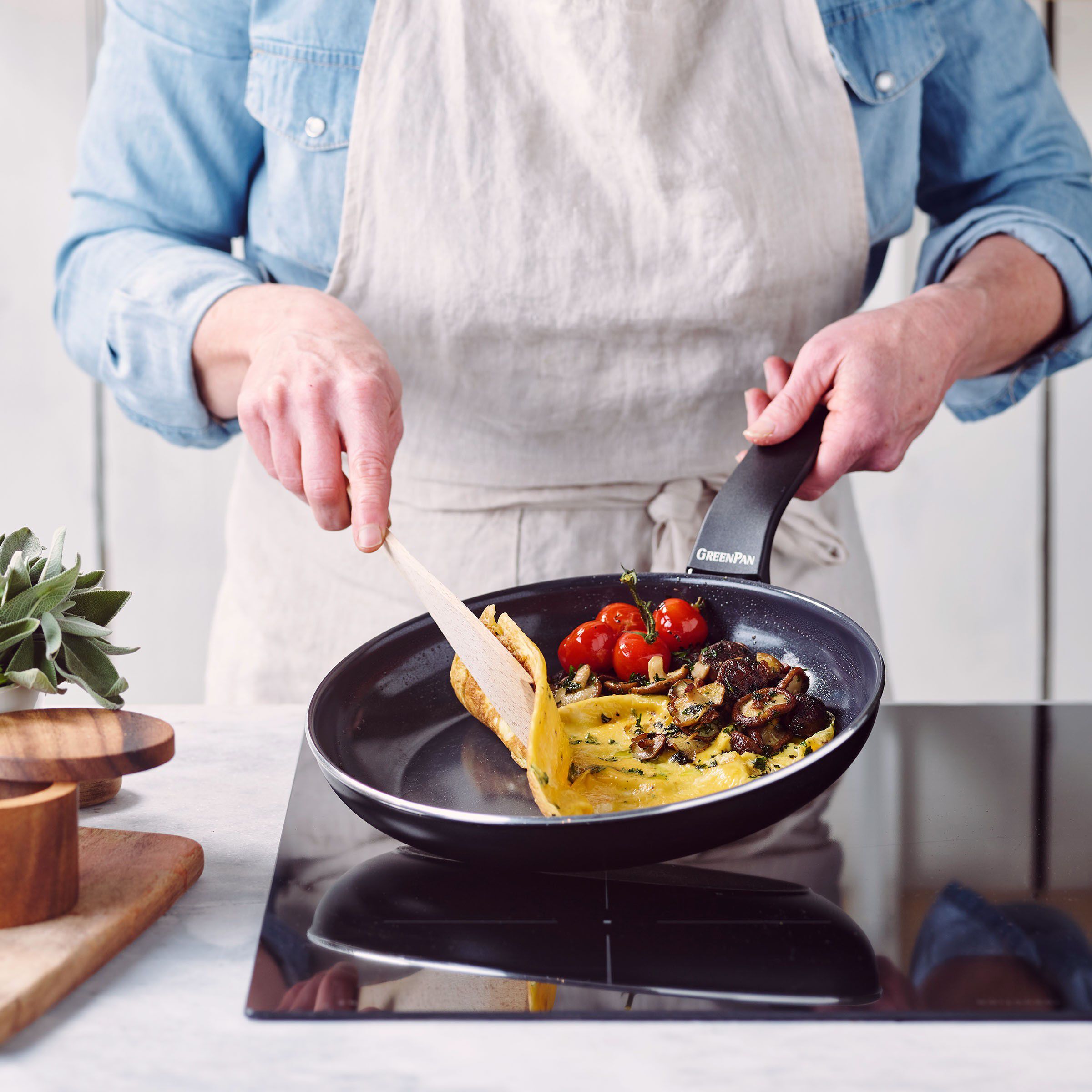 GP-ESSEN FBl Alu Perf-ind opn fry 24cm