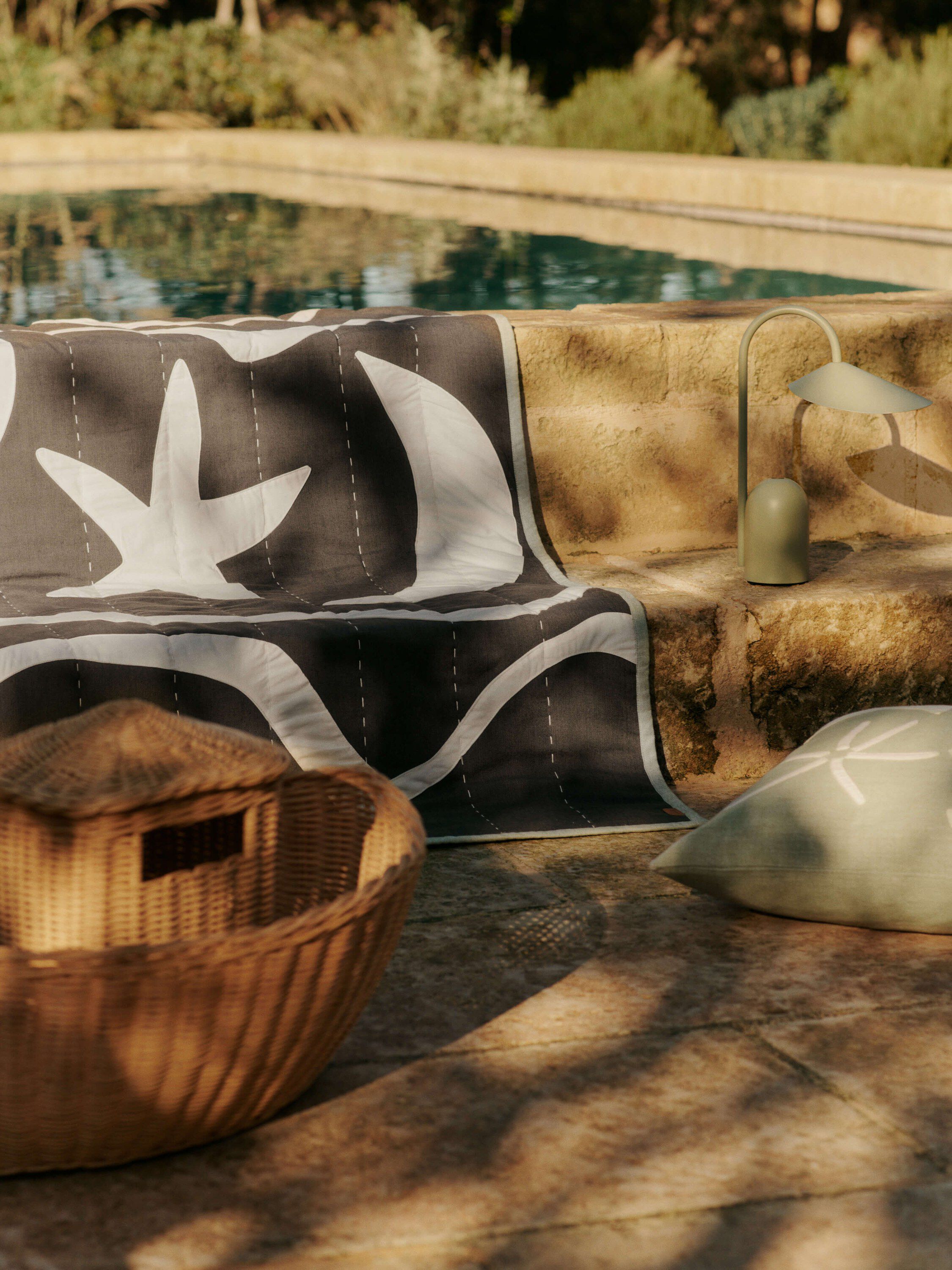 Arum Portable Lamp - Tea Green