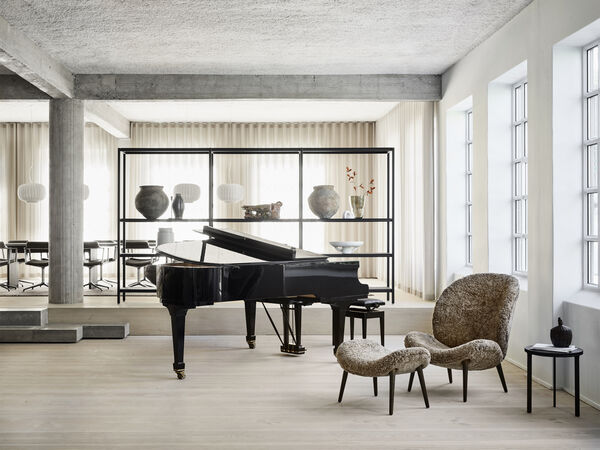 Lodge Footstool Dark Oak Curly col. 07