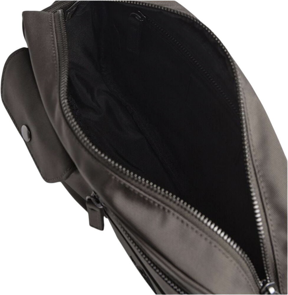 DarlaMBG Crossb. , Monochrome