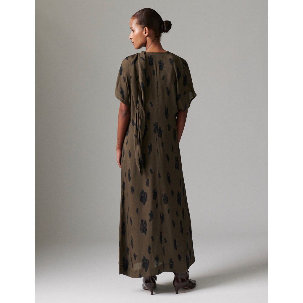 Nevan - Abstract Animal