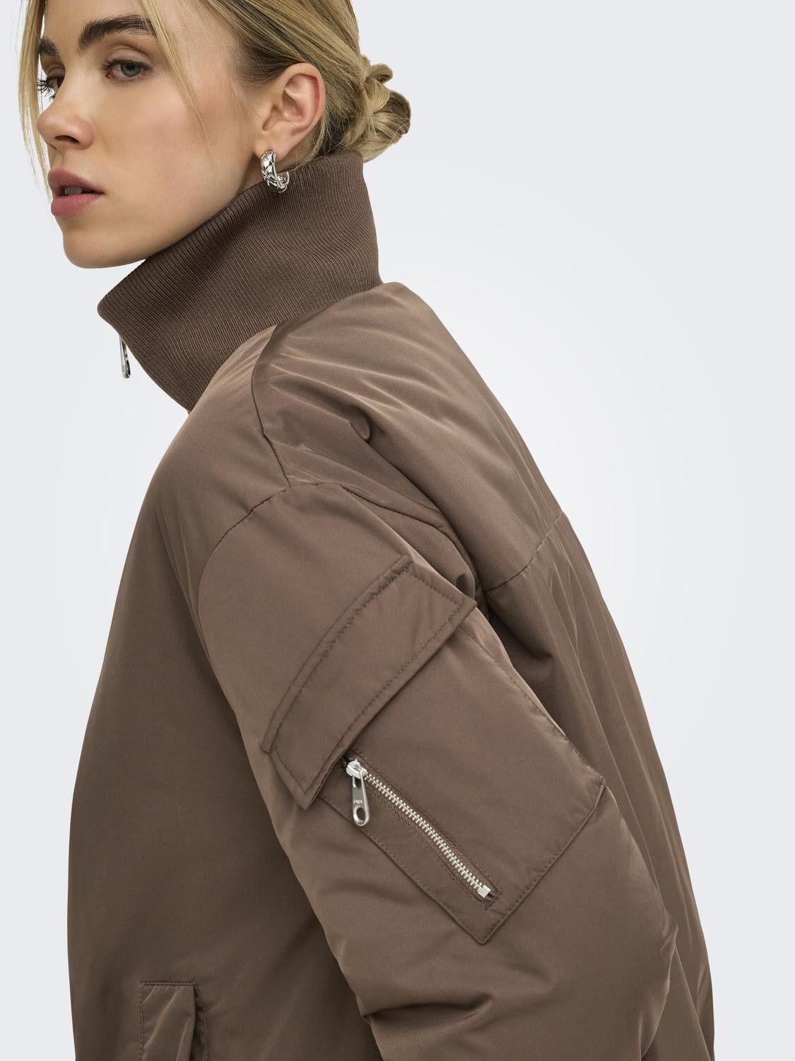 Onlmiriam Ovz. Bomber Otw