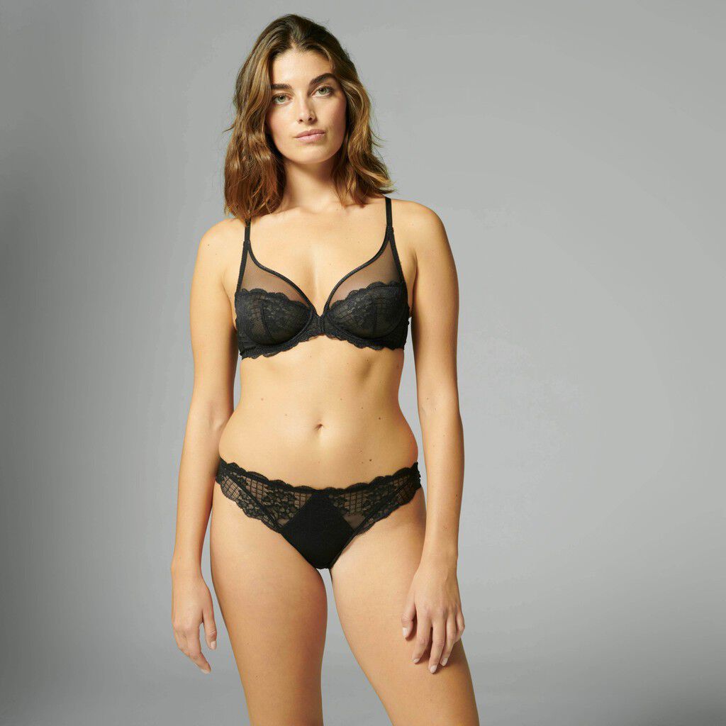 R&Ecirc;VE Brief