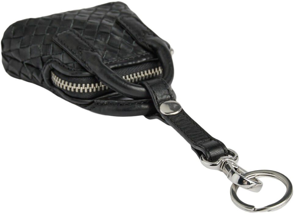 Amayambg Charm, Weave