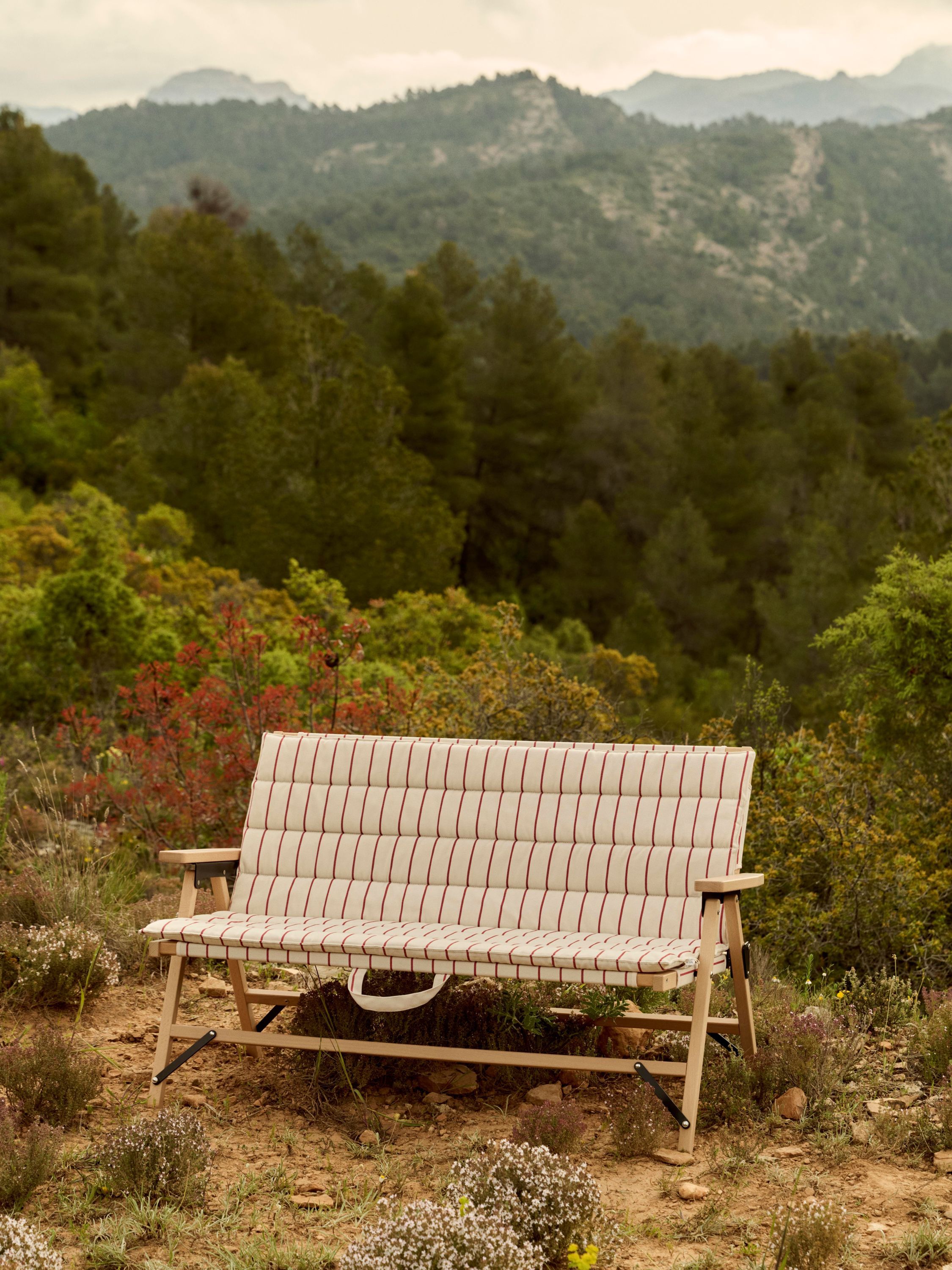 Outdoor Market Sofa Cushion - Beige with red stripe -
