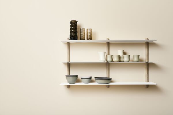 Nivo hylde stor D lys eg/ hvid