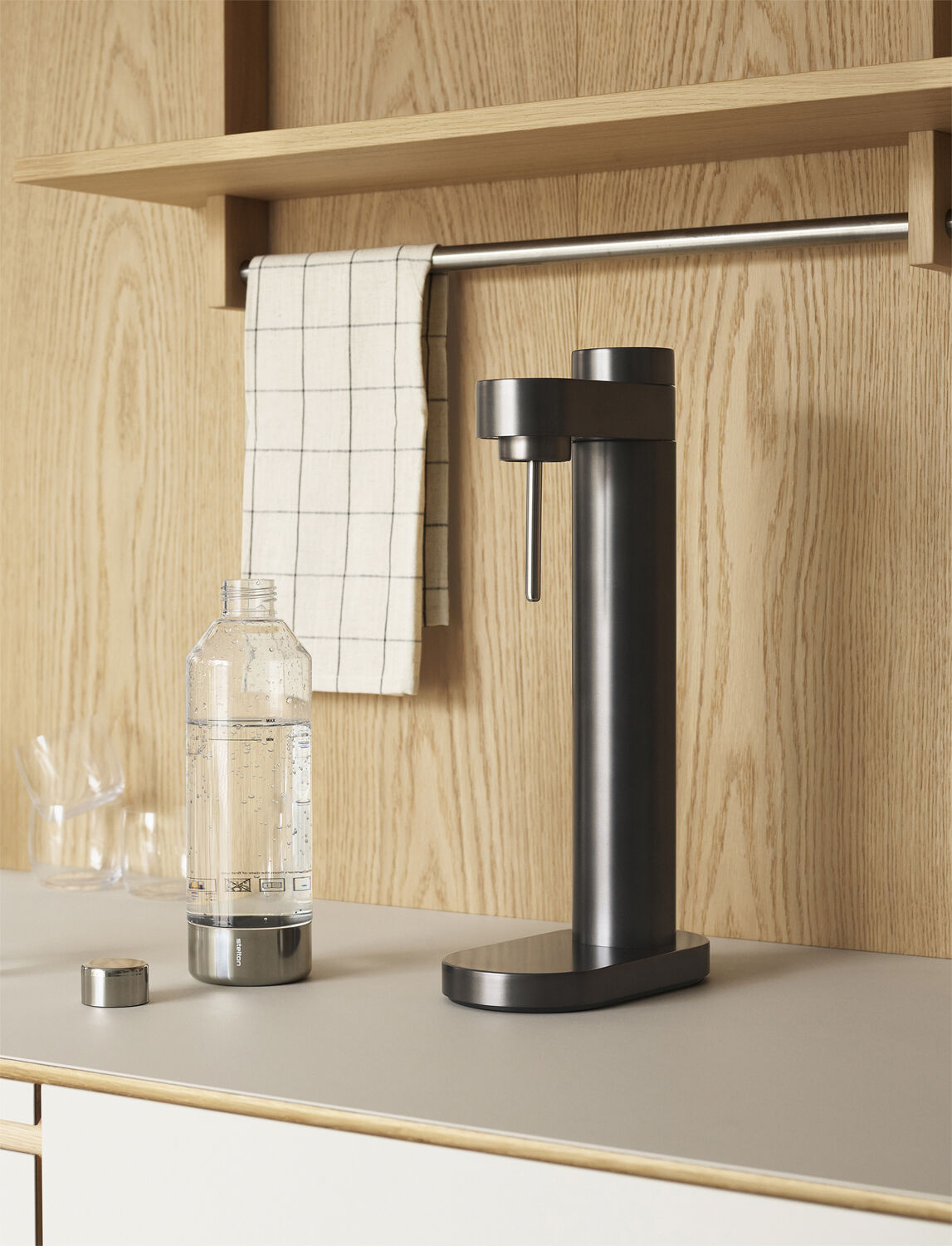 Brus carbonator black metallic Protect the environment from plastic bo