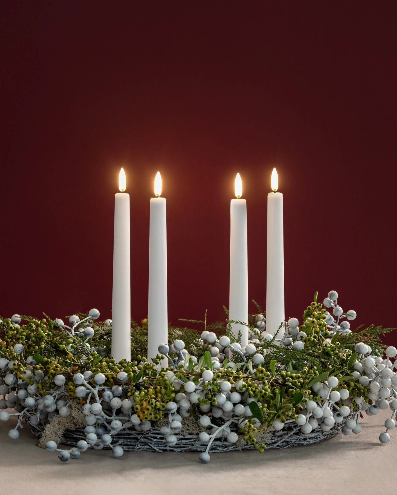 Giftbox w. spike, remote, LED taper candle, Nordic White, smooth, 4-pa