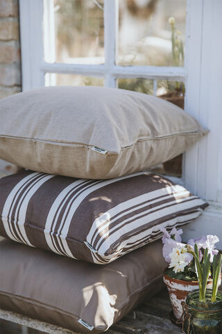 Fossflakes outdoor cushion 50x50 cm. Taupe