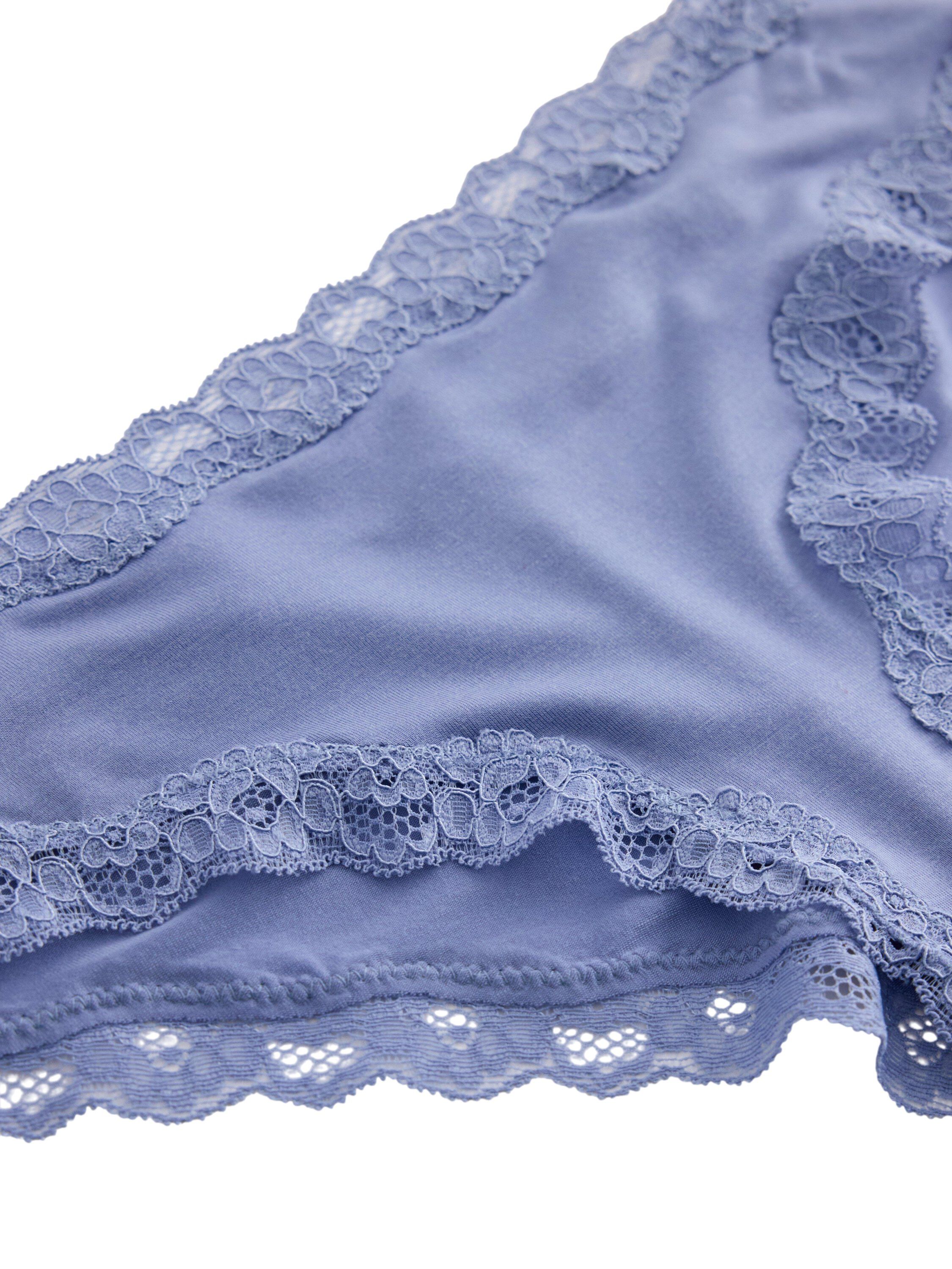 Brazilian cut briefs with low waist