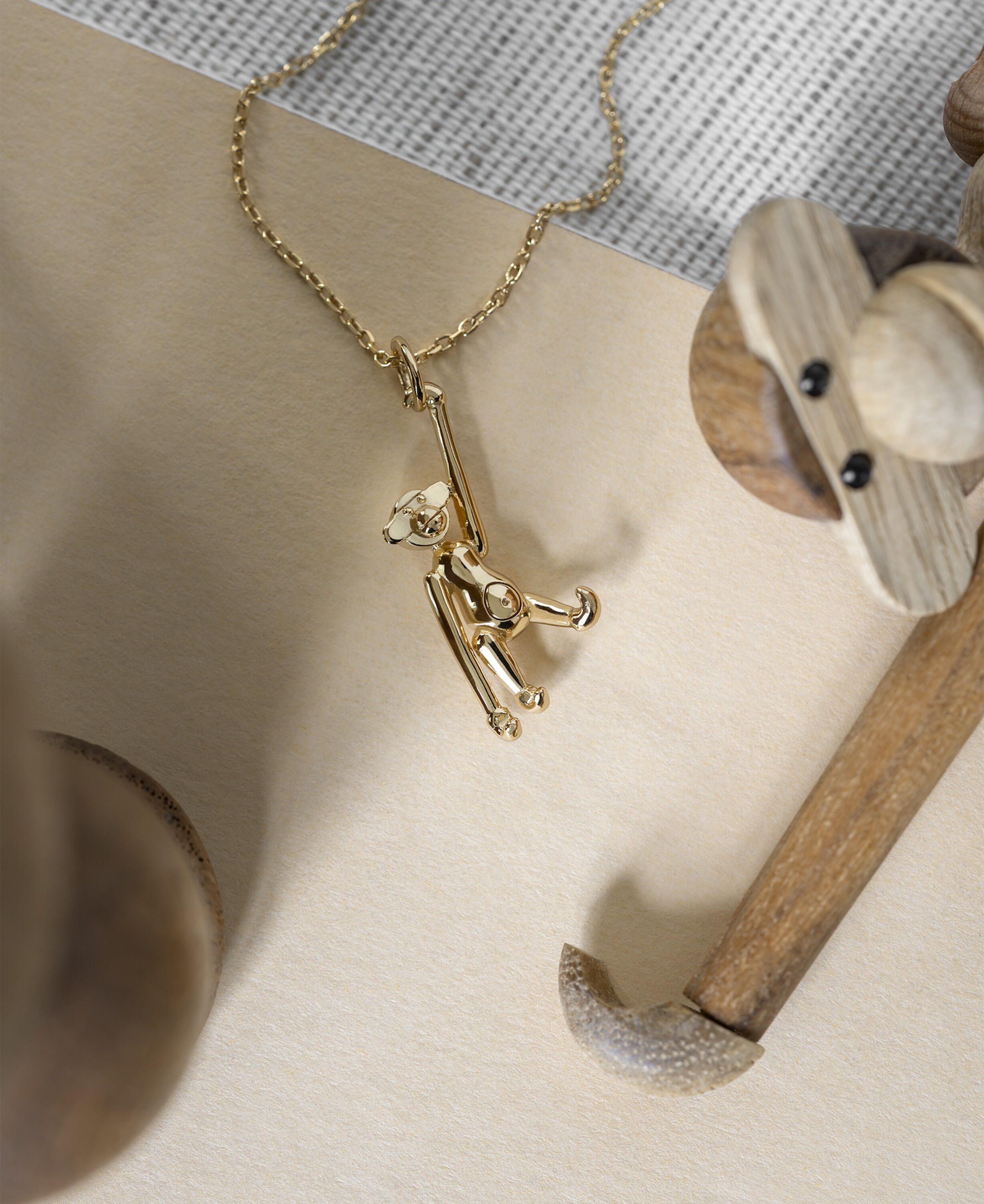 Aben i 18 karat forgyldt s&oslash;lv med k&aelig;de