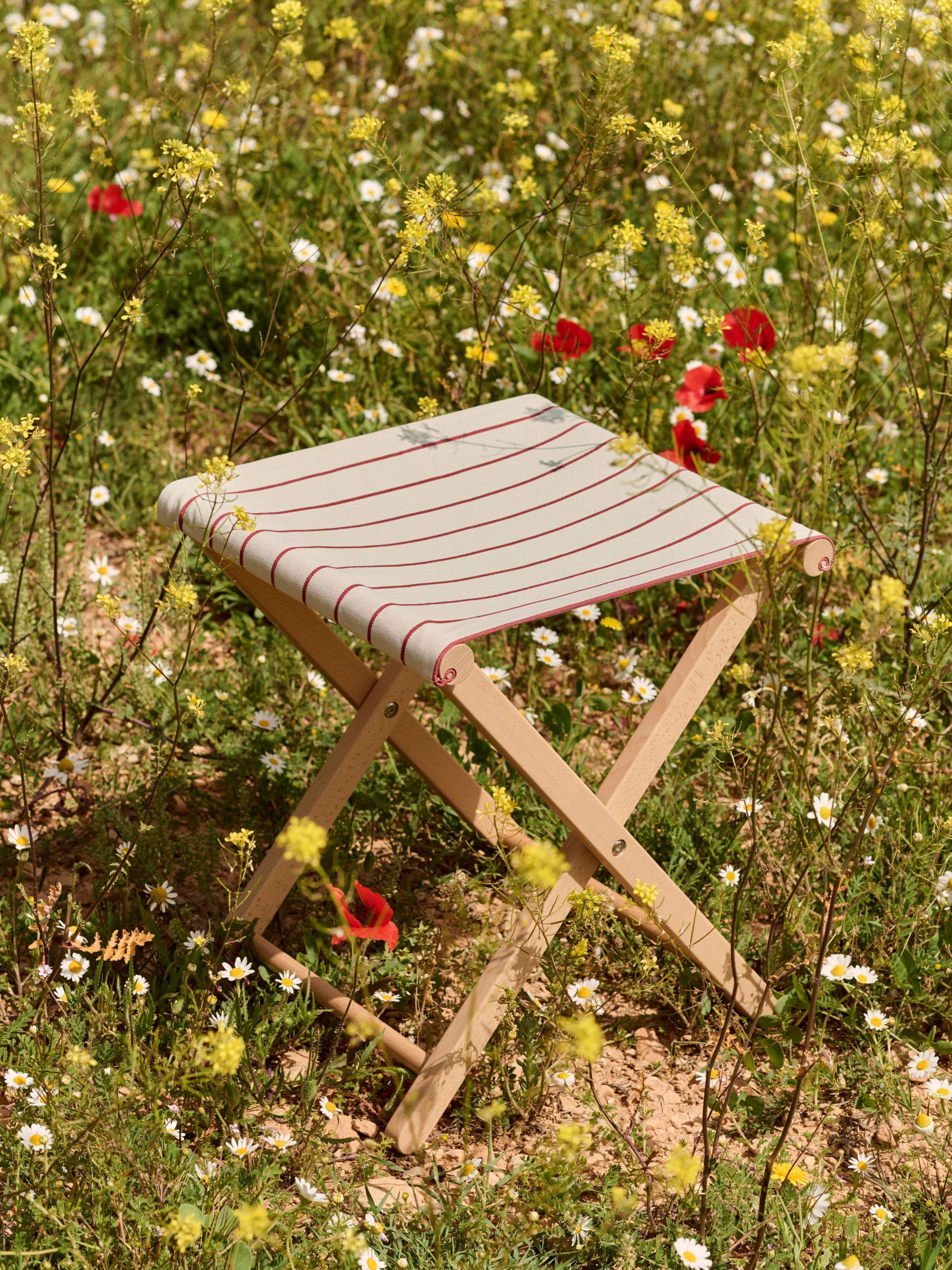 Outdoor Market Folding Stool - Beige with red stripe -