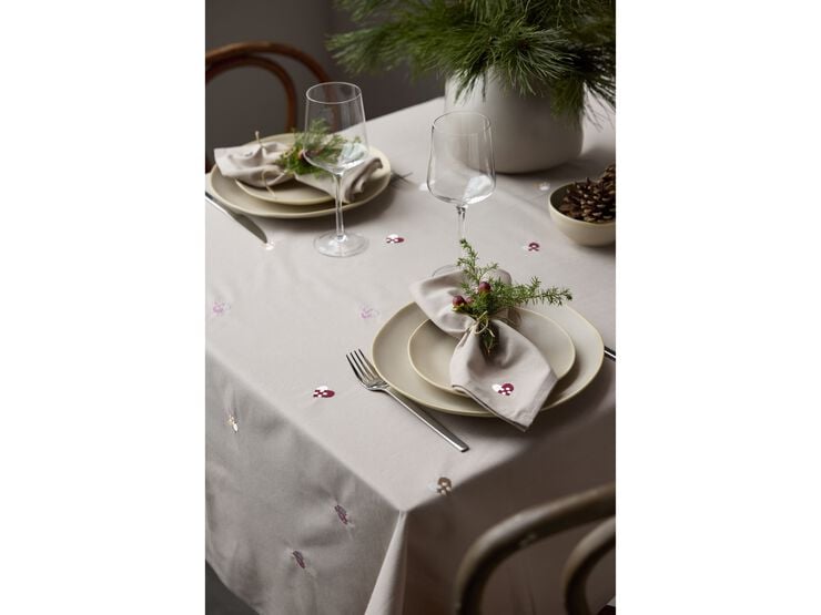 Juleduk 140x220 Christmas Hearts Embroidery Rose