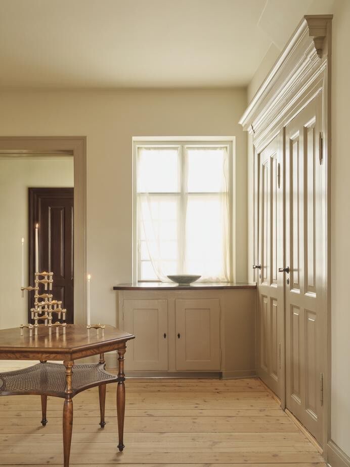 Nagel candle holder - brushed brass