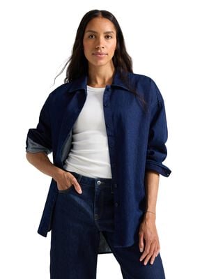 Afslappet denimskjorte i v&aelig;vet bom