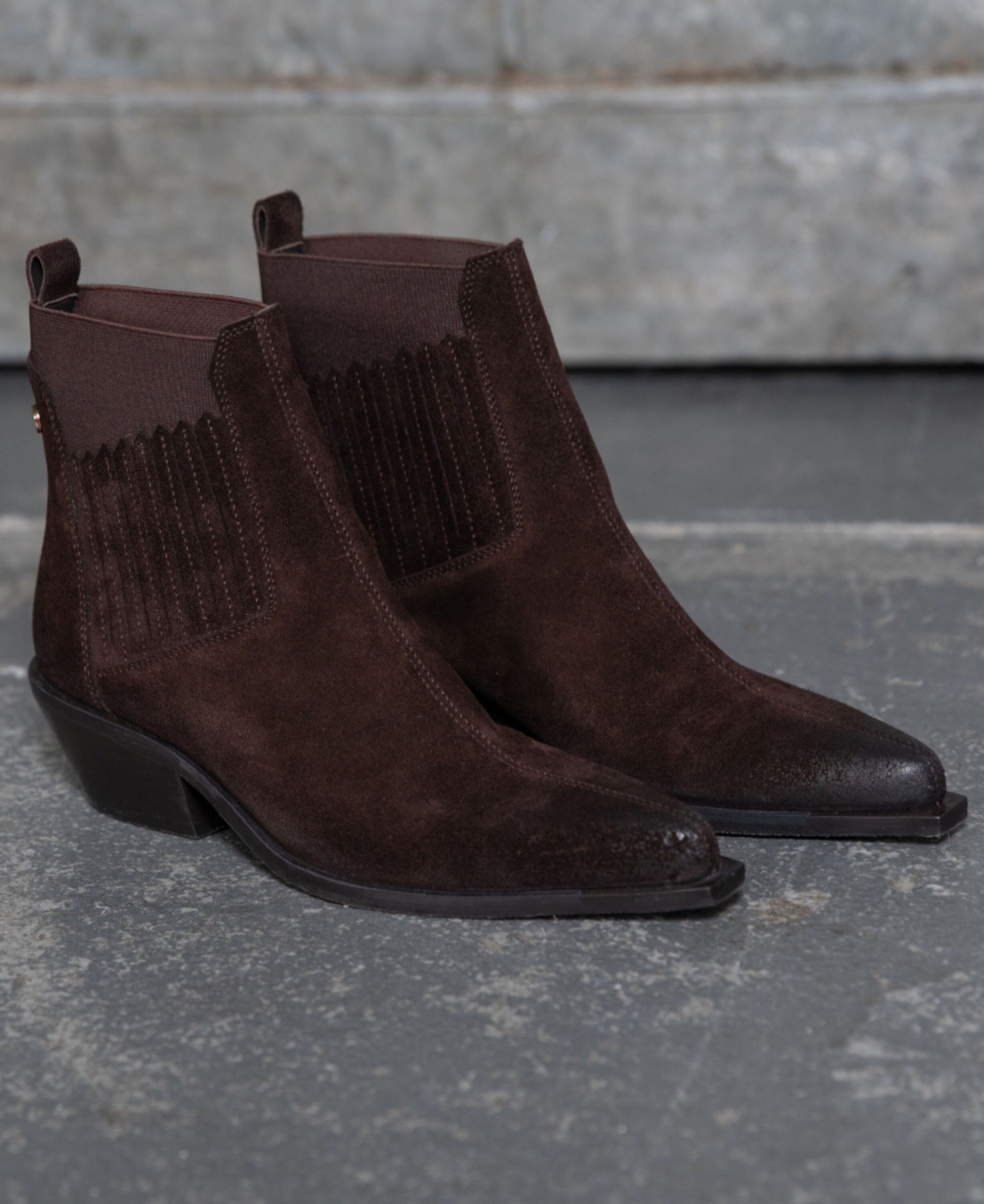 THE WALKING BOOT S