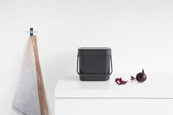 Affaldsspand m/låg sort. kon. 3 ltr