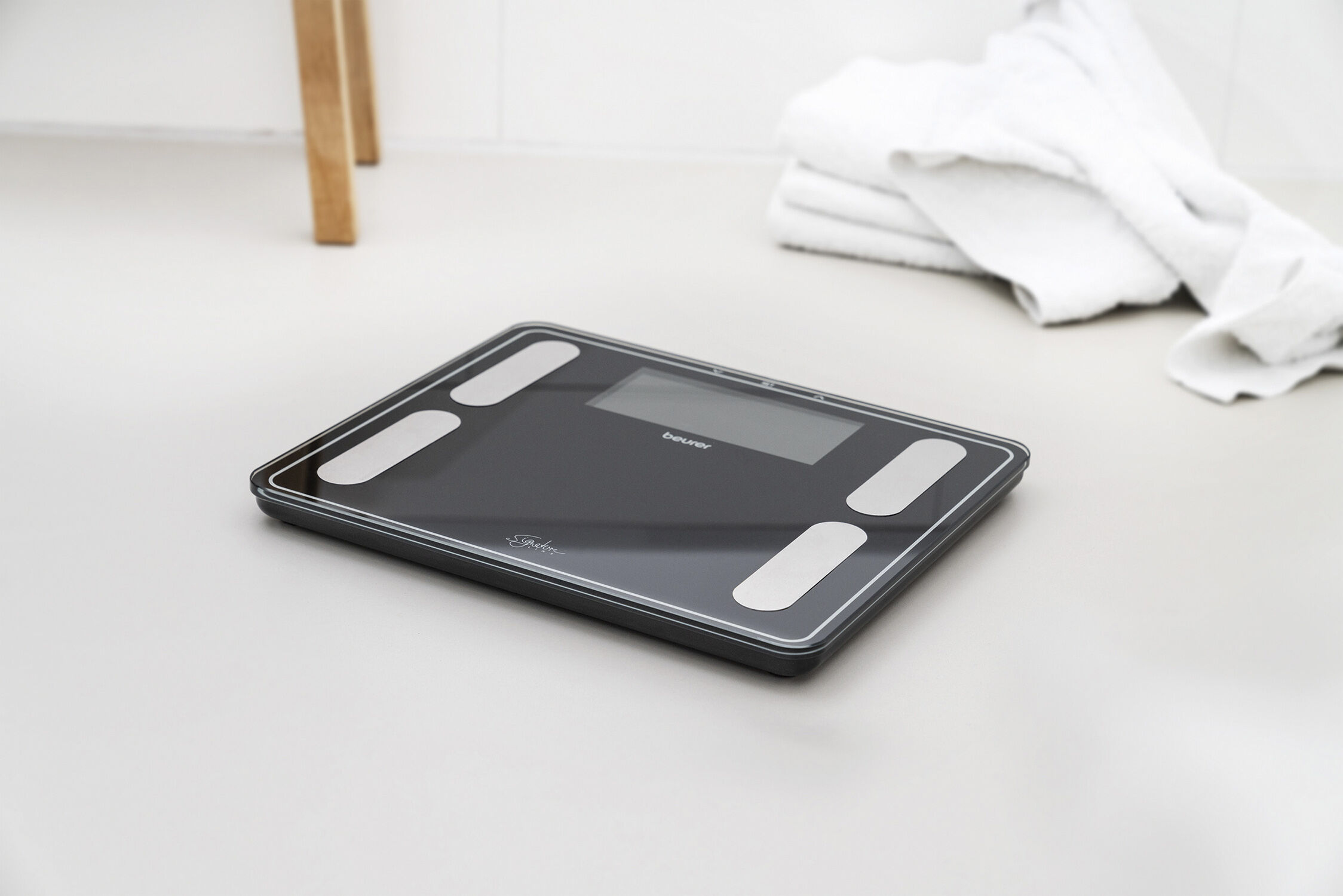 Kropsanalysevekt i svart BF 410