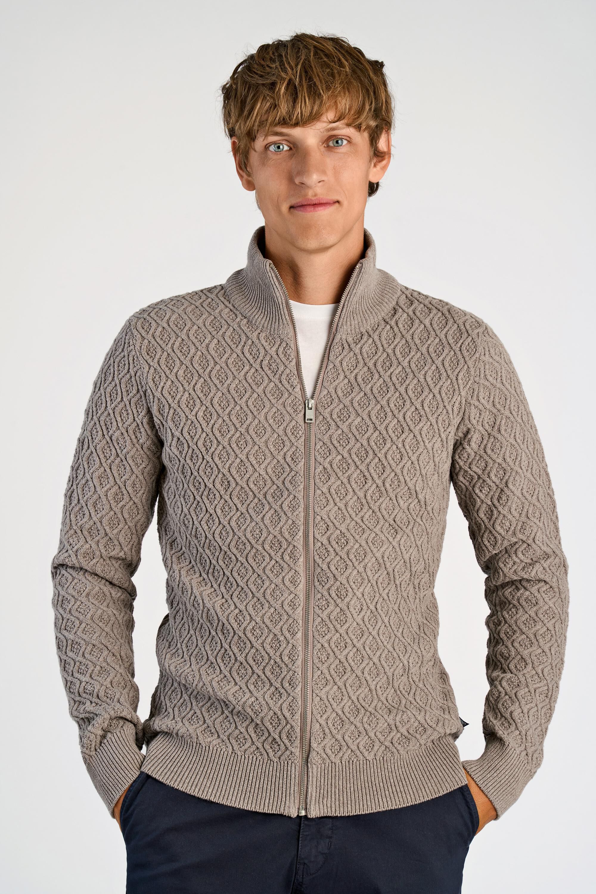 Recycle structure full zip