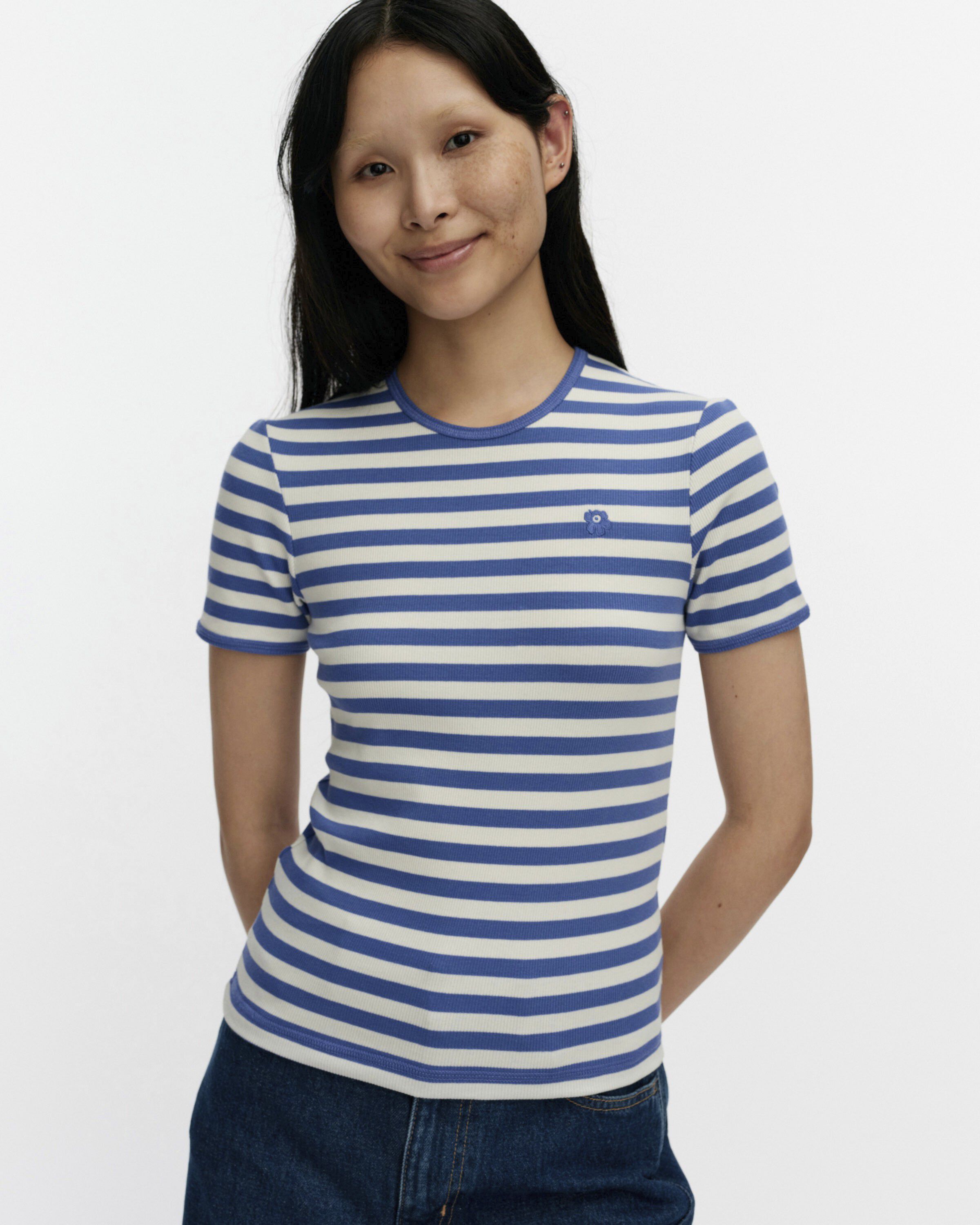 KUKKEA TASARAITA UNIKKO