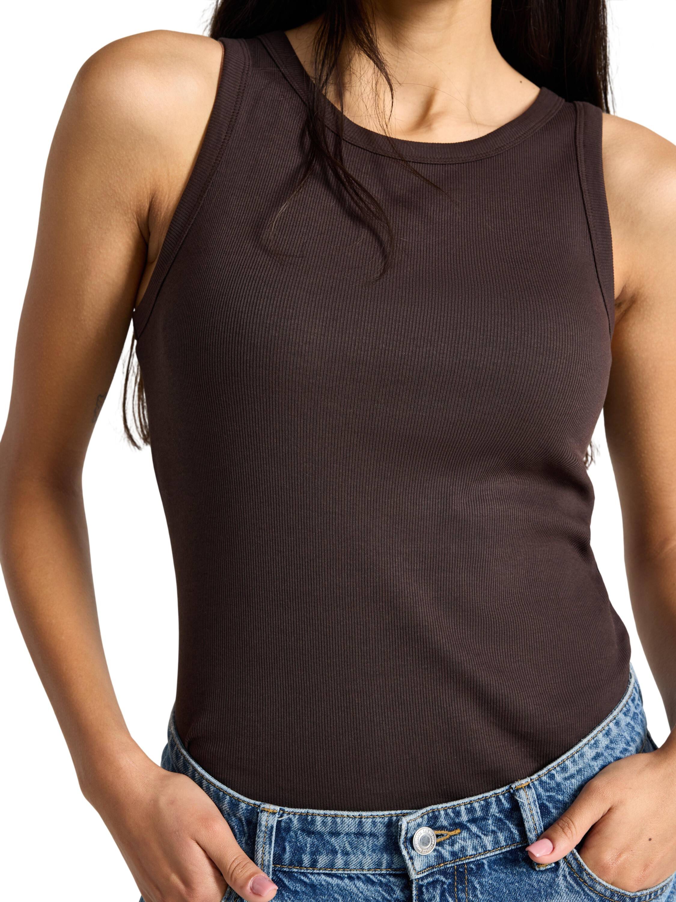 Ribbestrikket tanktop i myk og elas