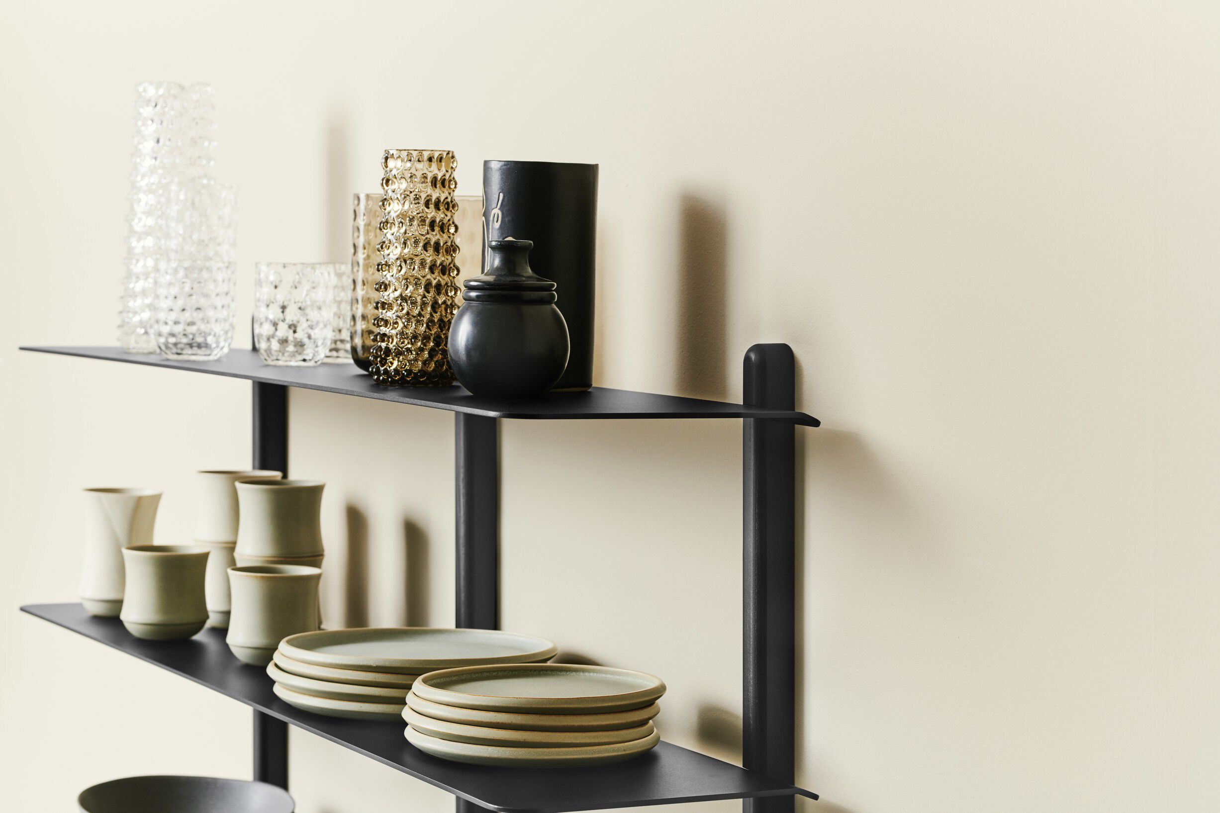 Nivo hylde stor D sort ask/ sort