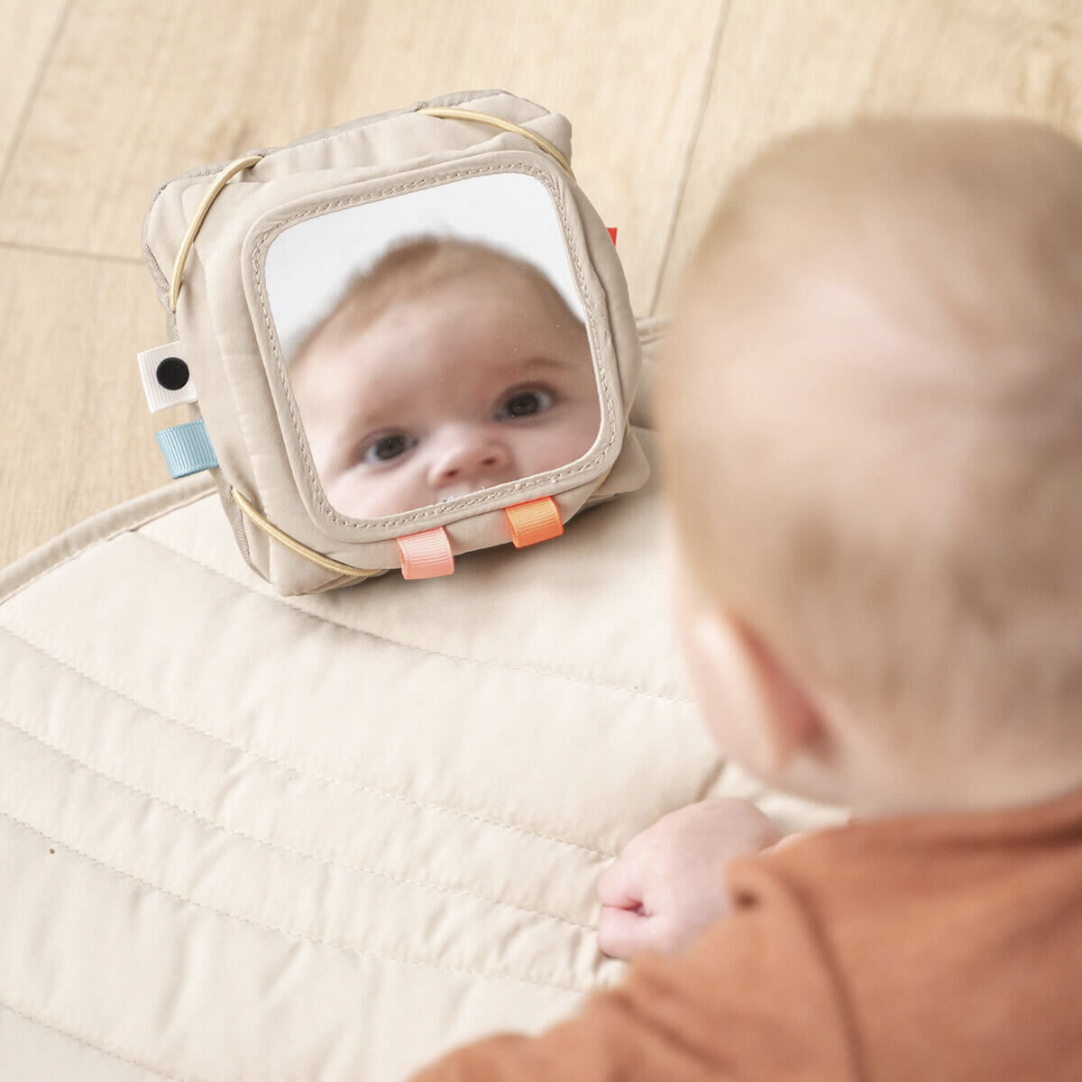 Baby kontrastkortholder Deer friends Sand