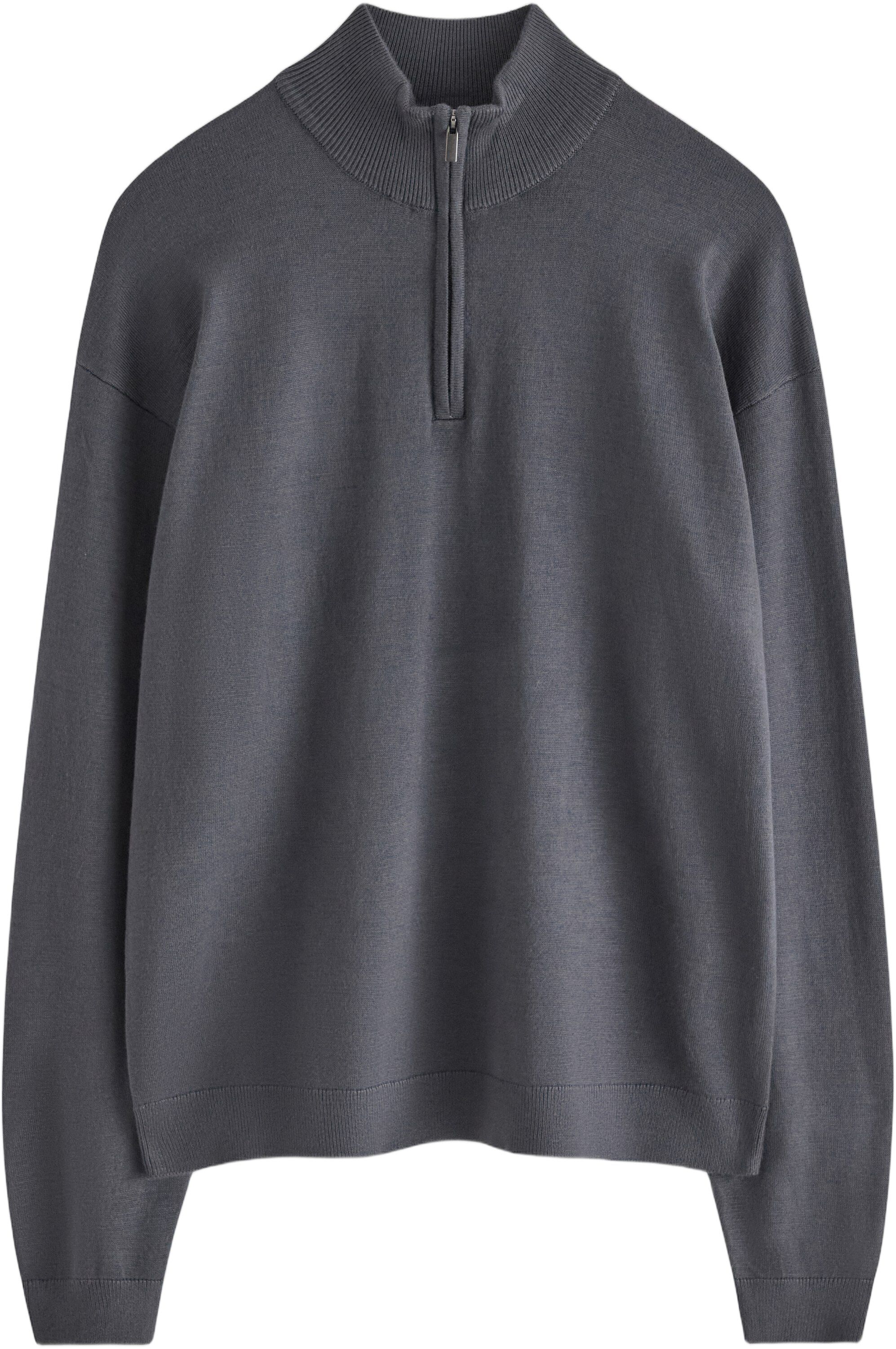 Soft knitted jumper with half-zip t