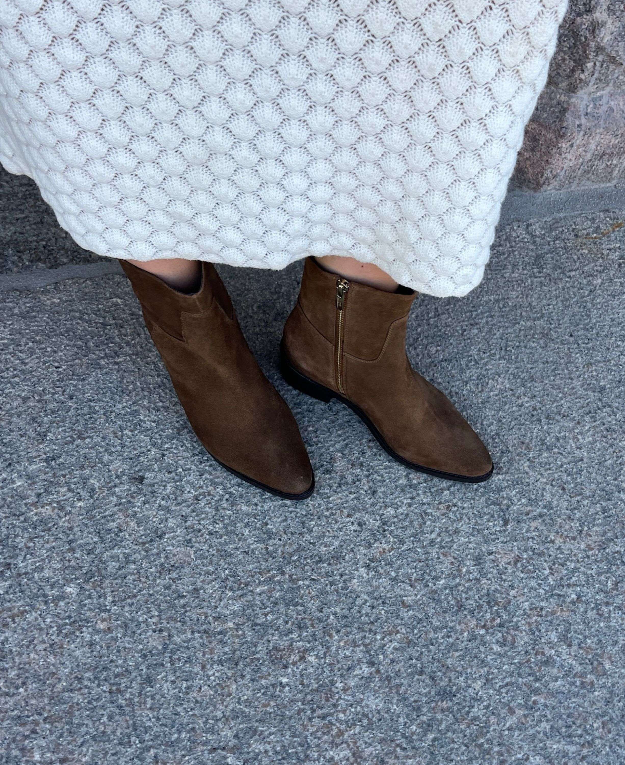 THE NOTE BOOT LOW