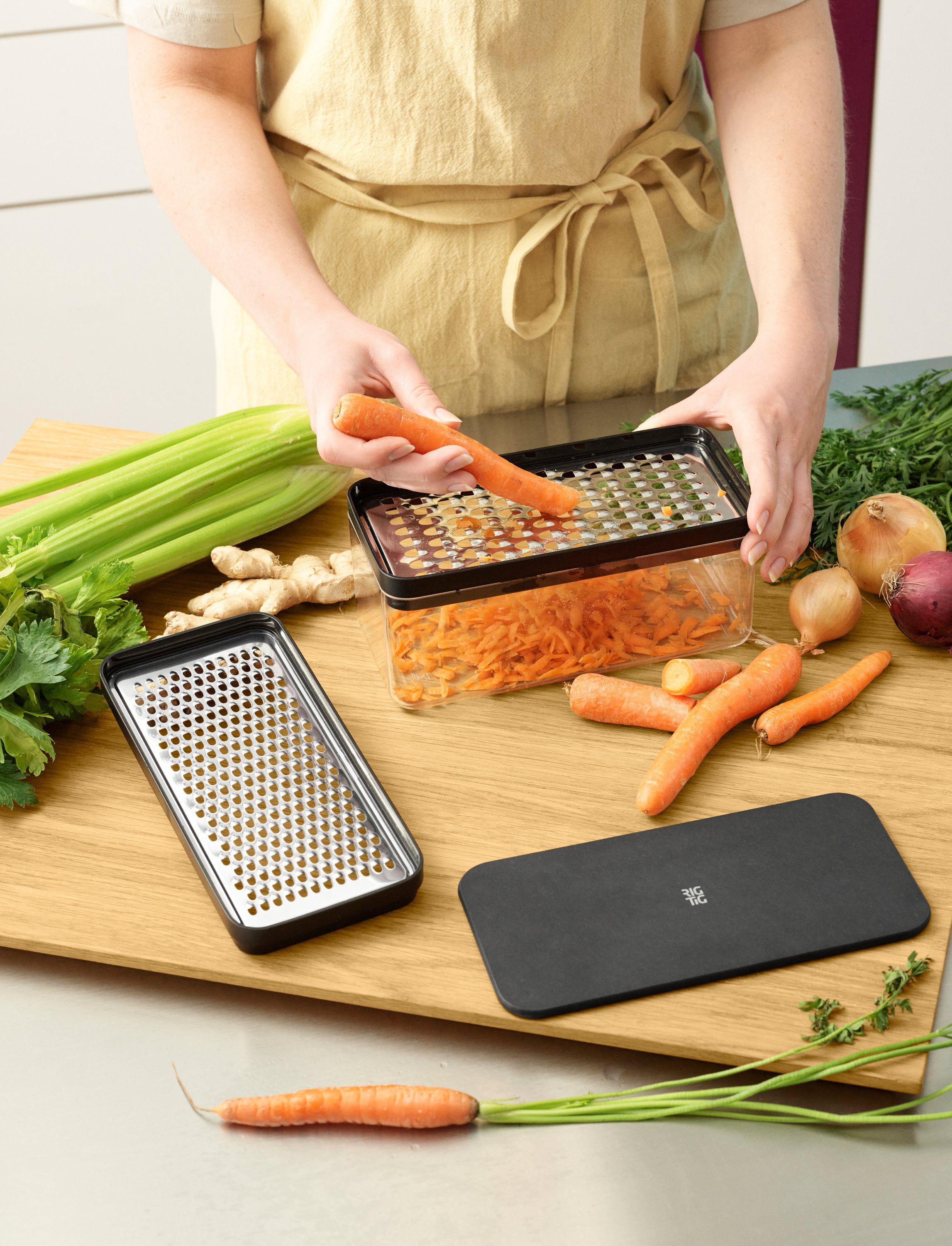 GRATE-IT grater with container black 2 graters and a storage box in on