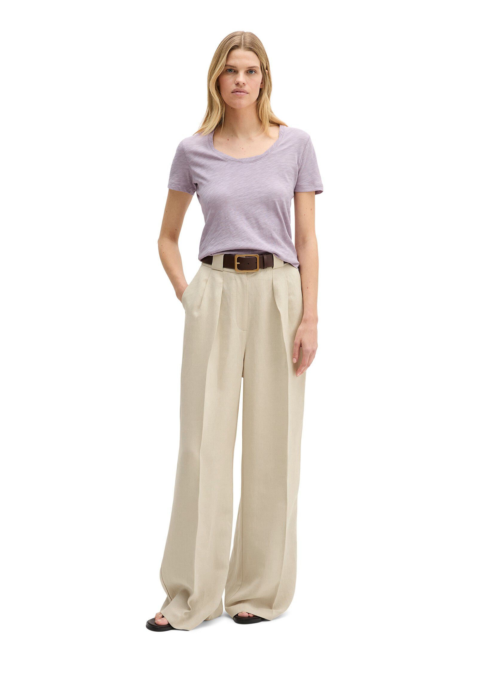 T-shirt, deep round neck twisted