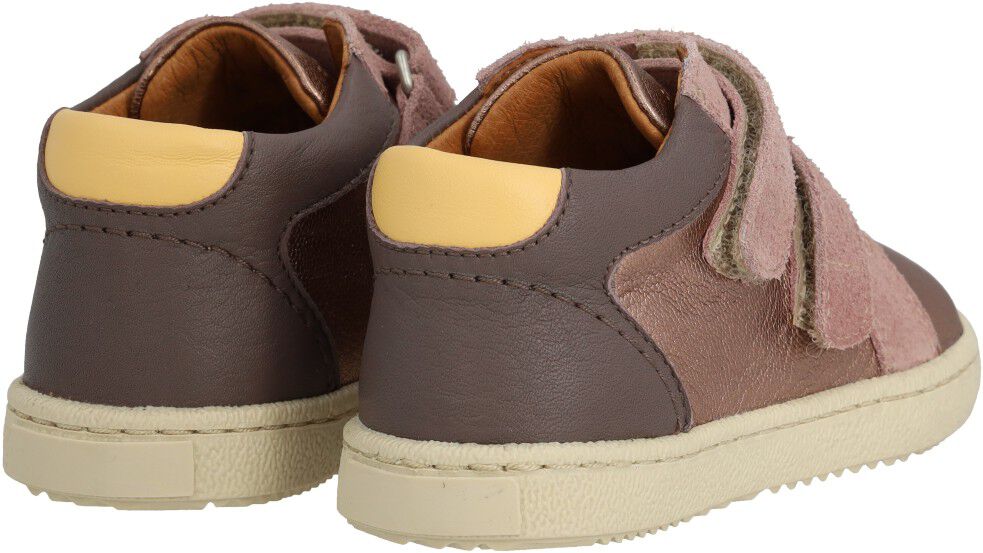 Mid-cut sneaker
