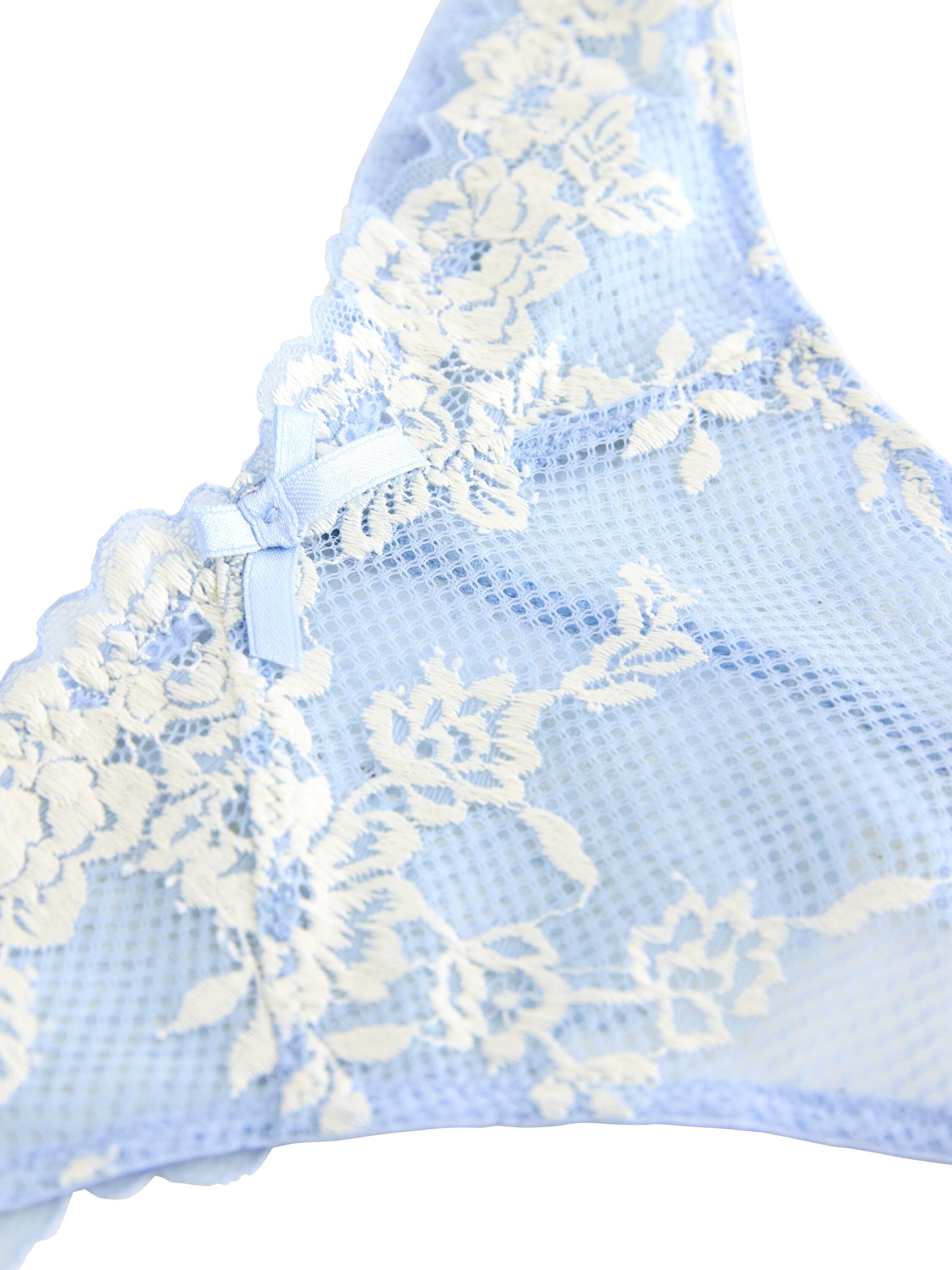 Thong with a regular waist and lace