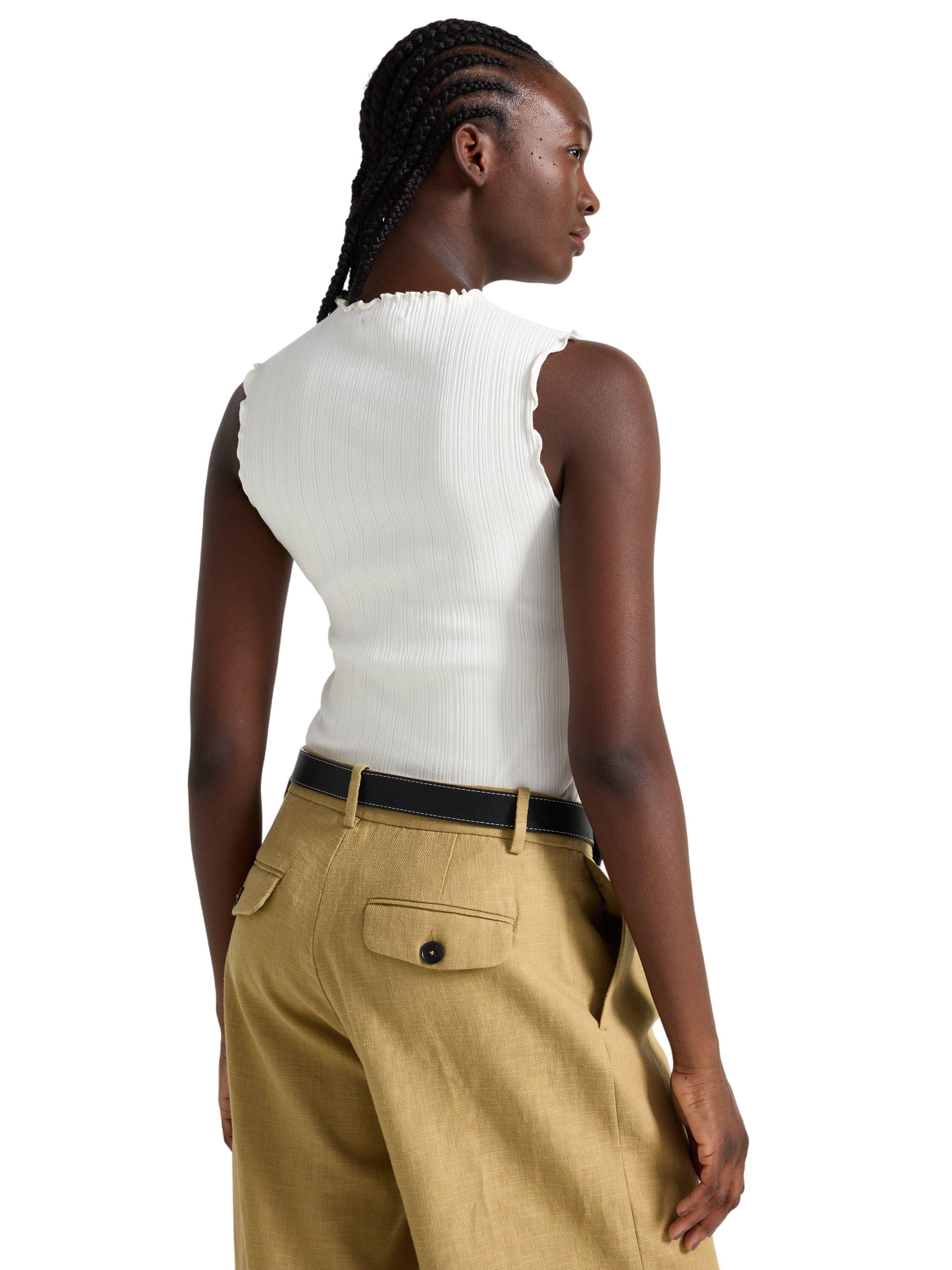 �rml&ouml;s ribbad topp med b&aring;tringni