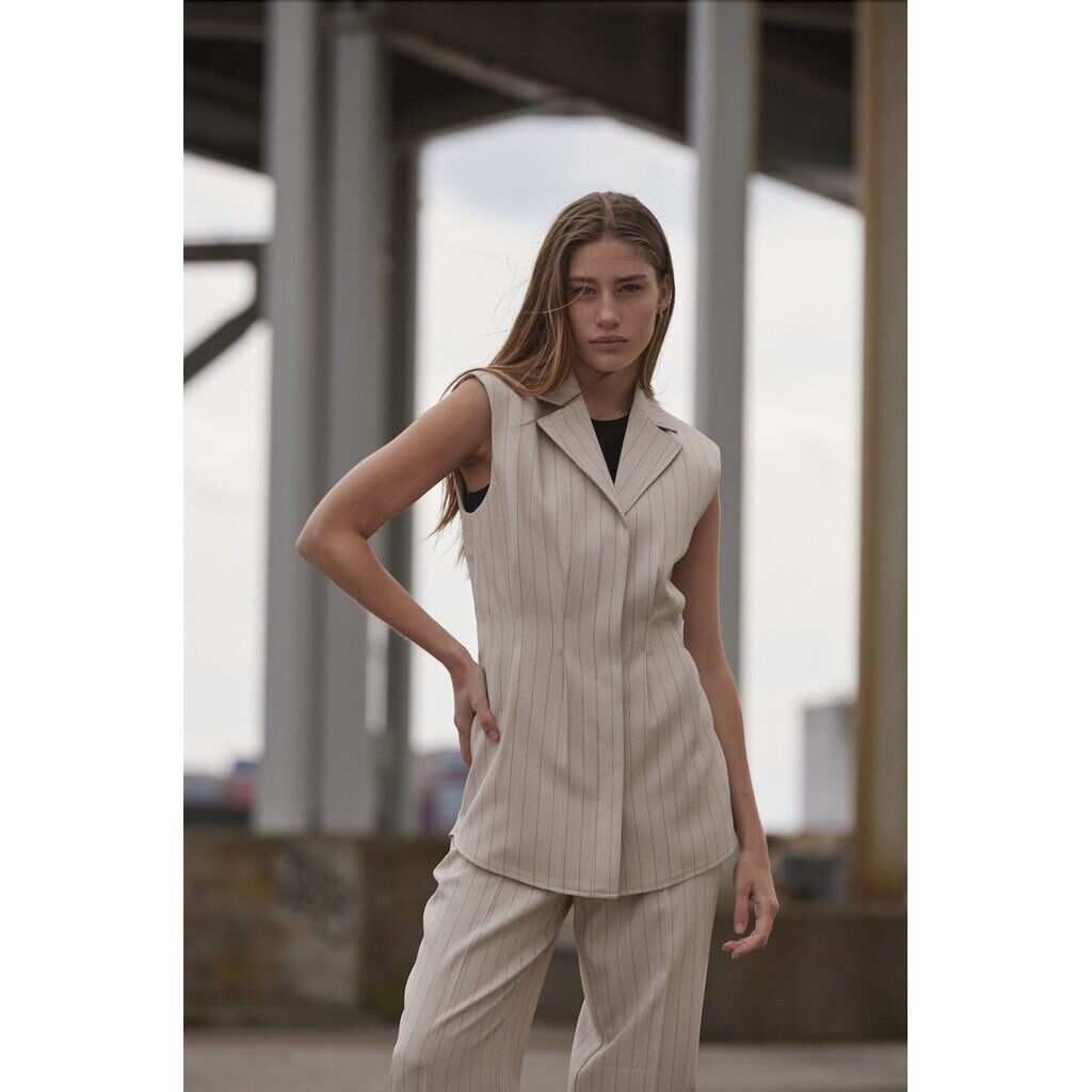 ApricotBBUrwa waistcoat