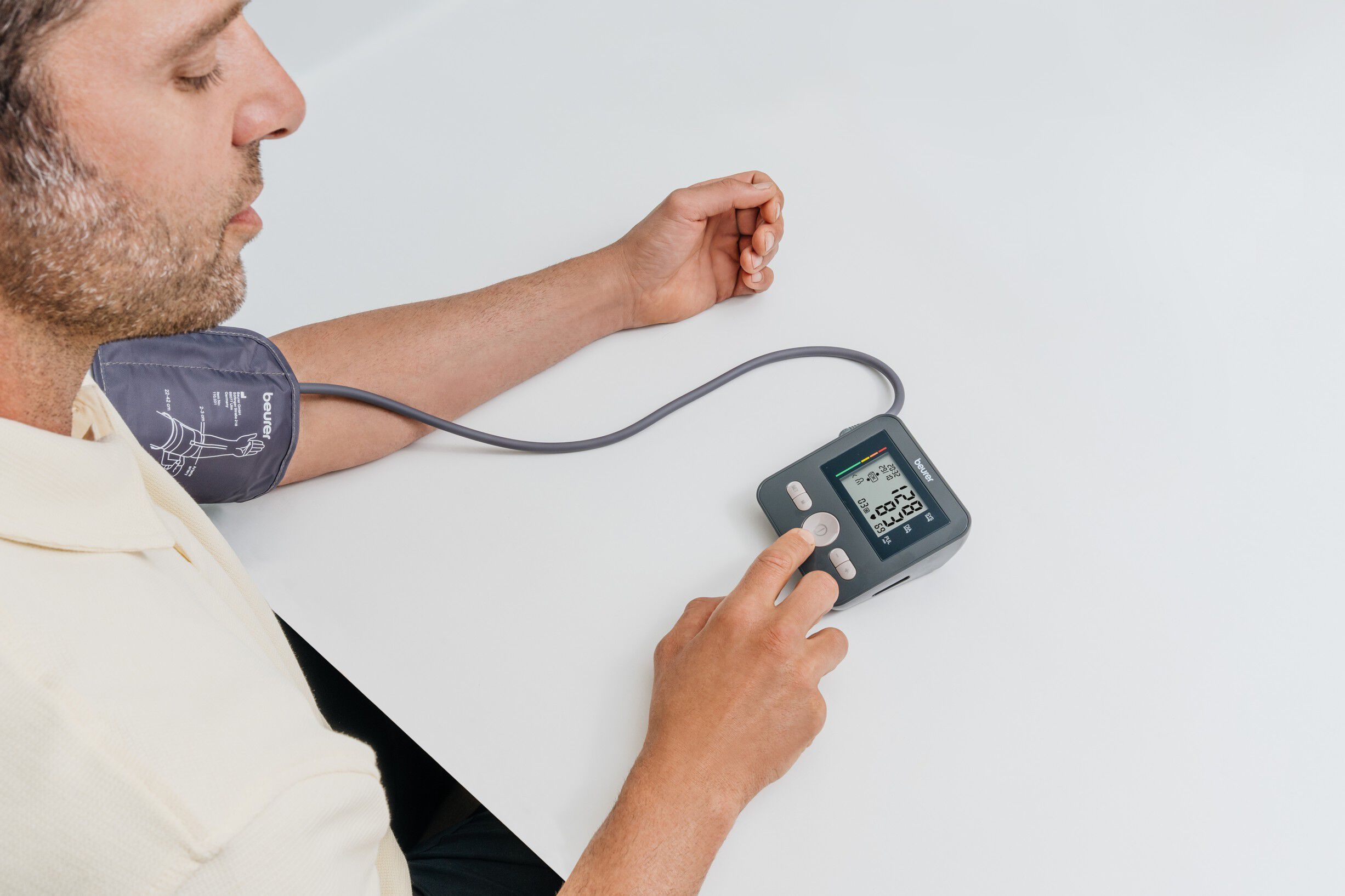 Blodtrykksm&aring;ler til overarmen PR-BM02R