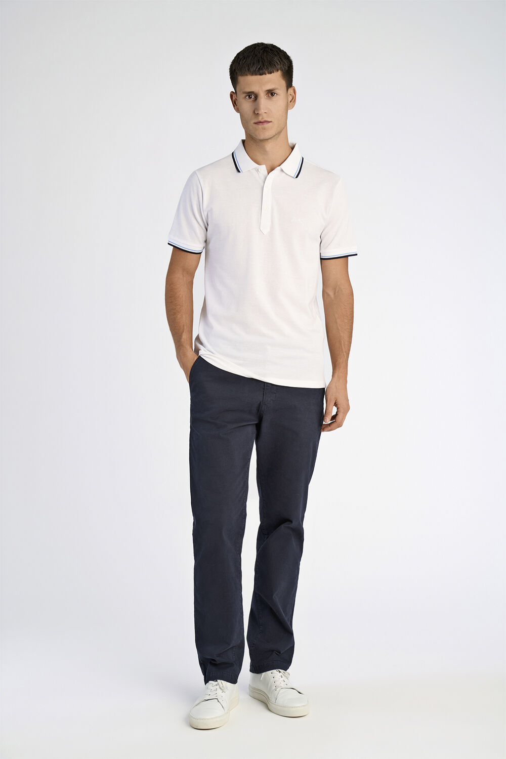 Polo shirt w. contrast piping