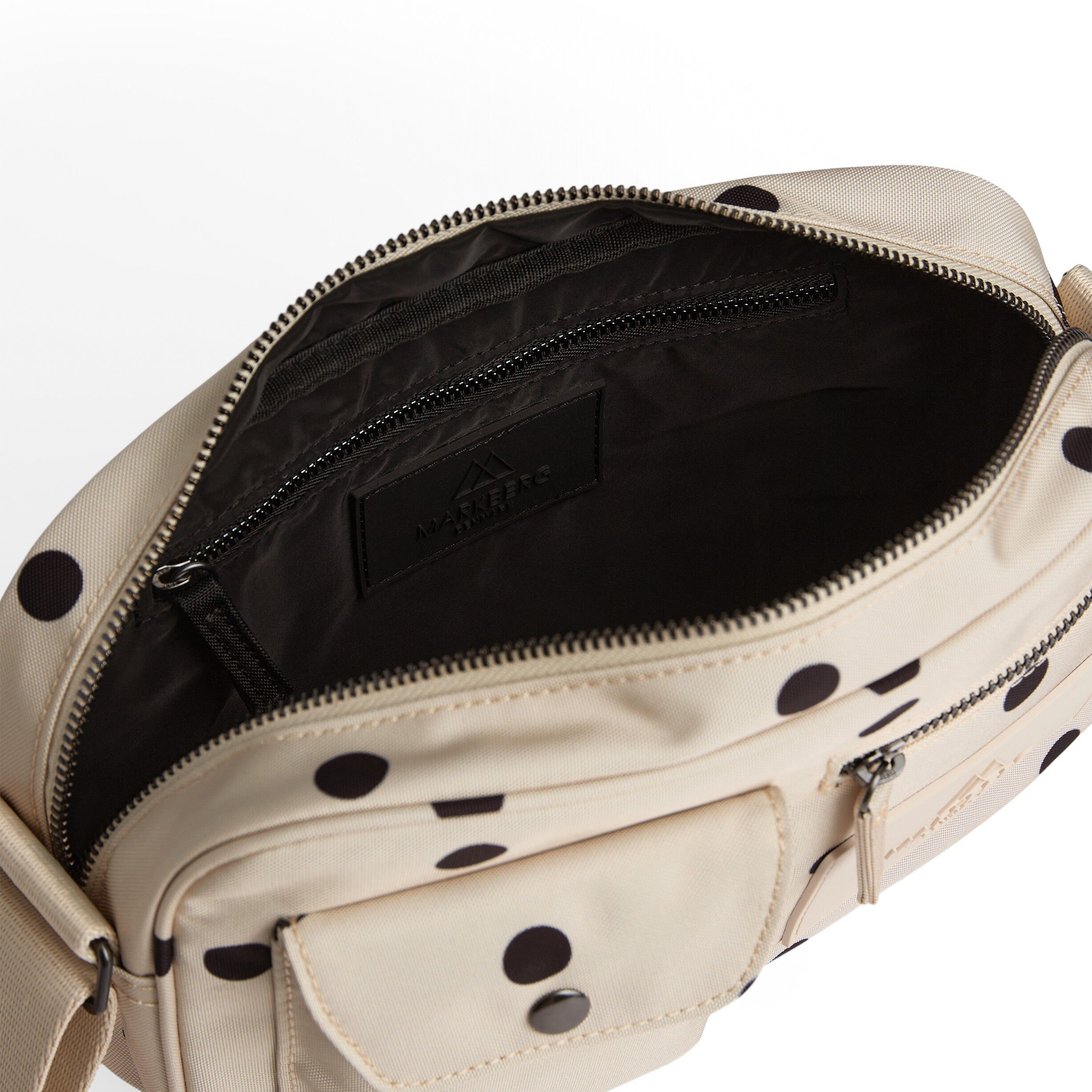 Darlambg Crossb. , Monochrome