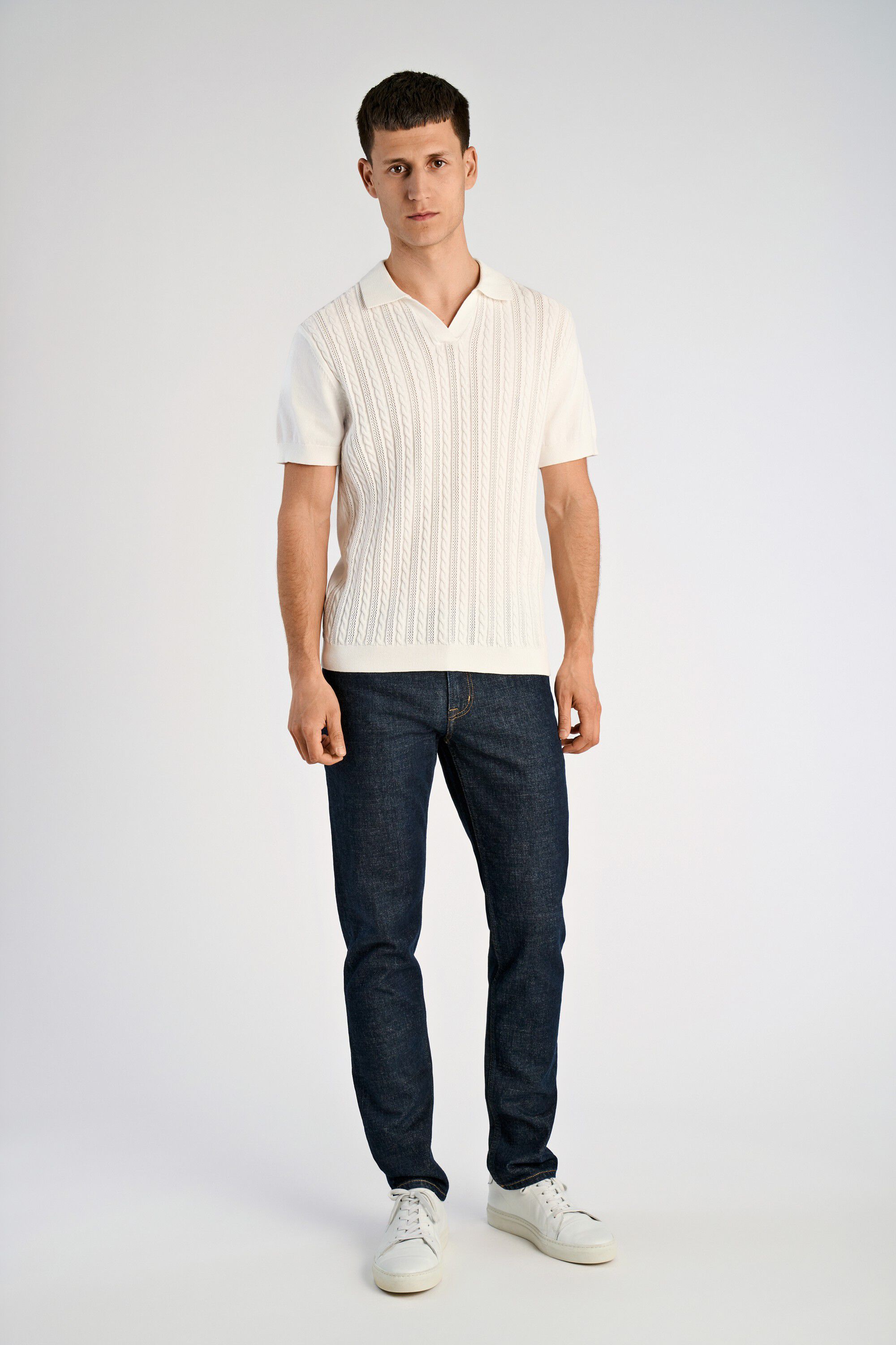 Knitted S/S cable v-neck polo