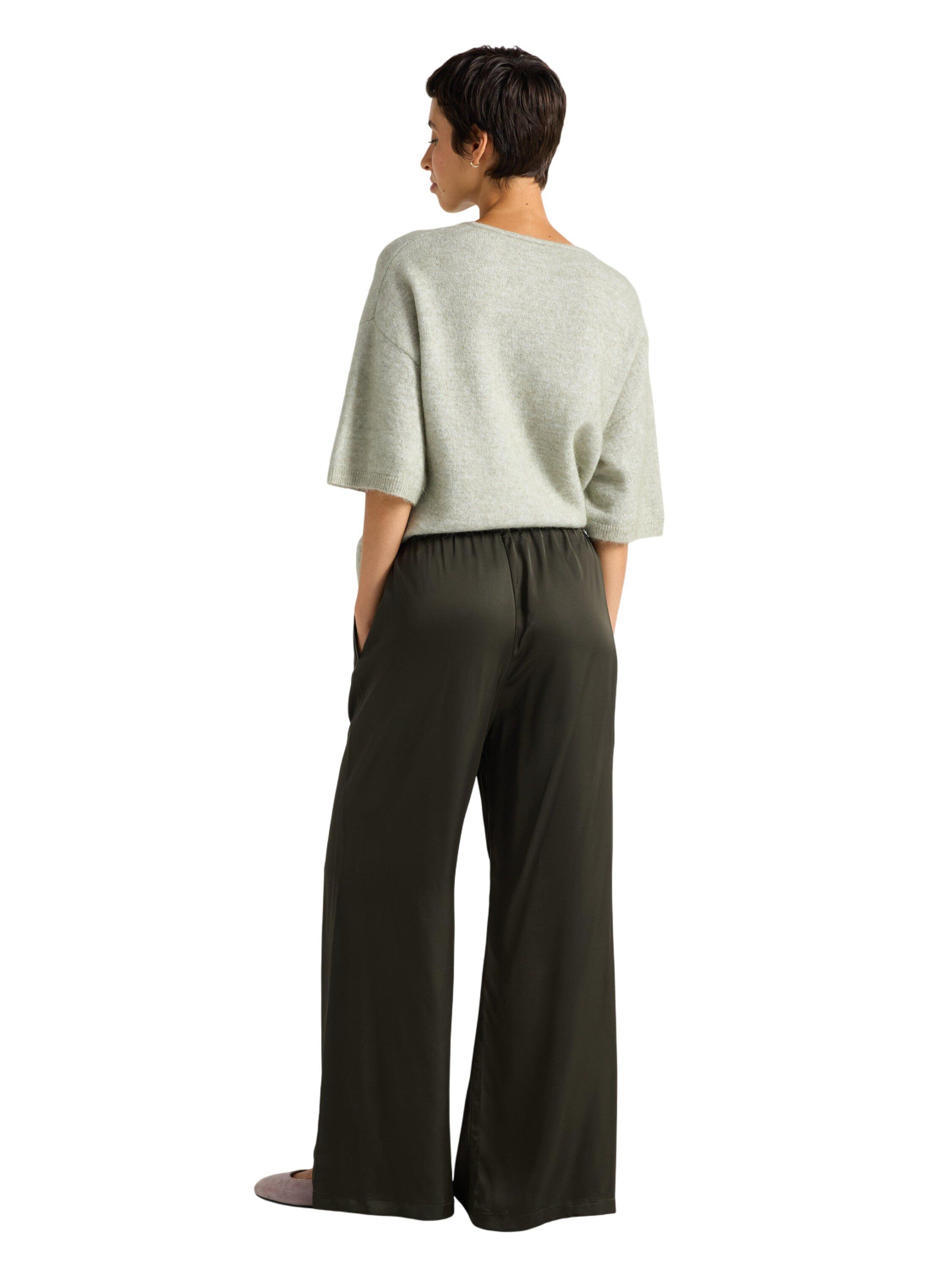 Bl&oslash;de bukser i satin med ekstra bre